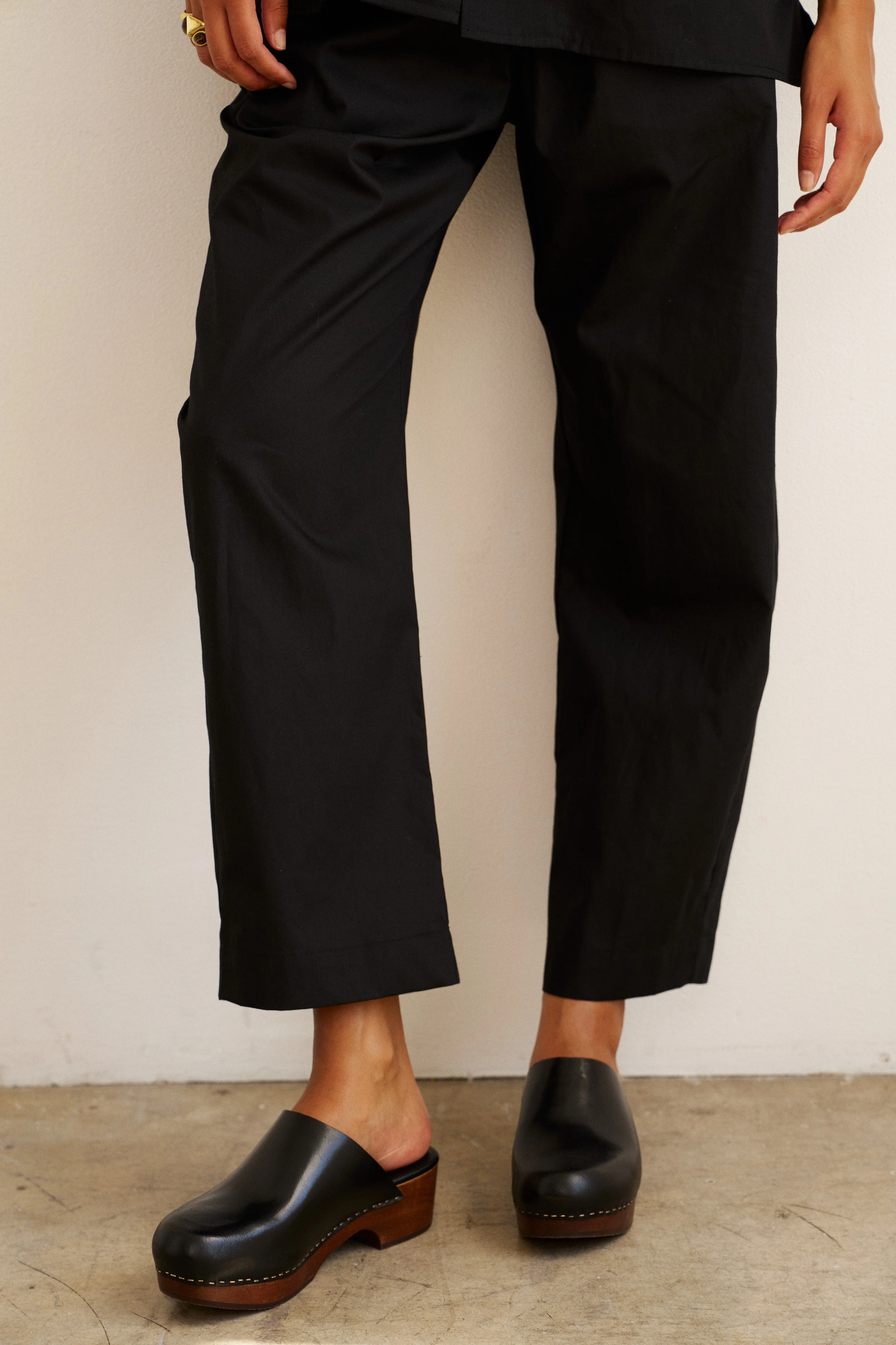 Jamie Haller - The Clog in Black - Image 4