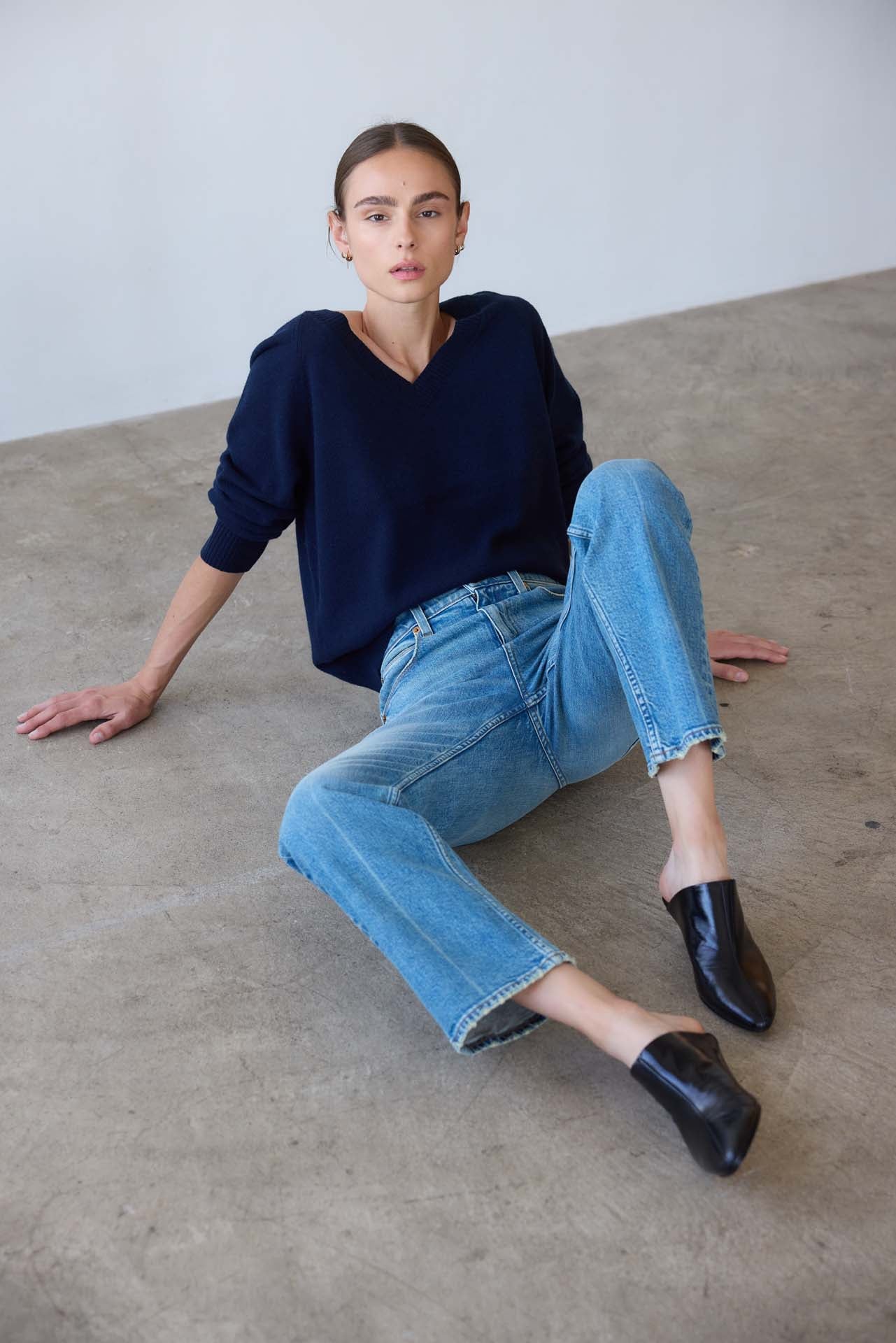 Jamie Haller - The V Fave Cashmere Sweater in Navy - Image 12