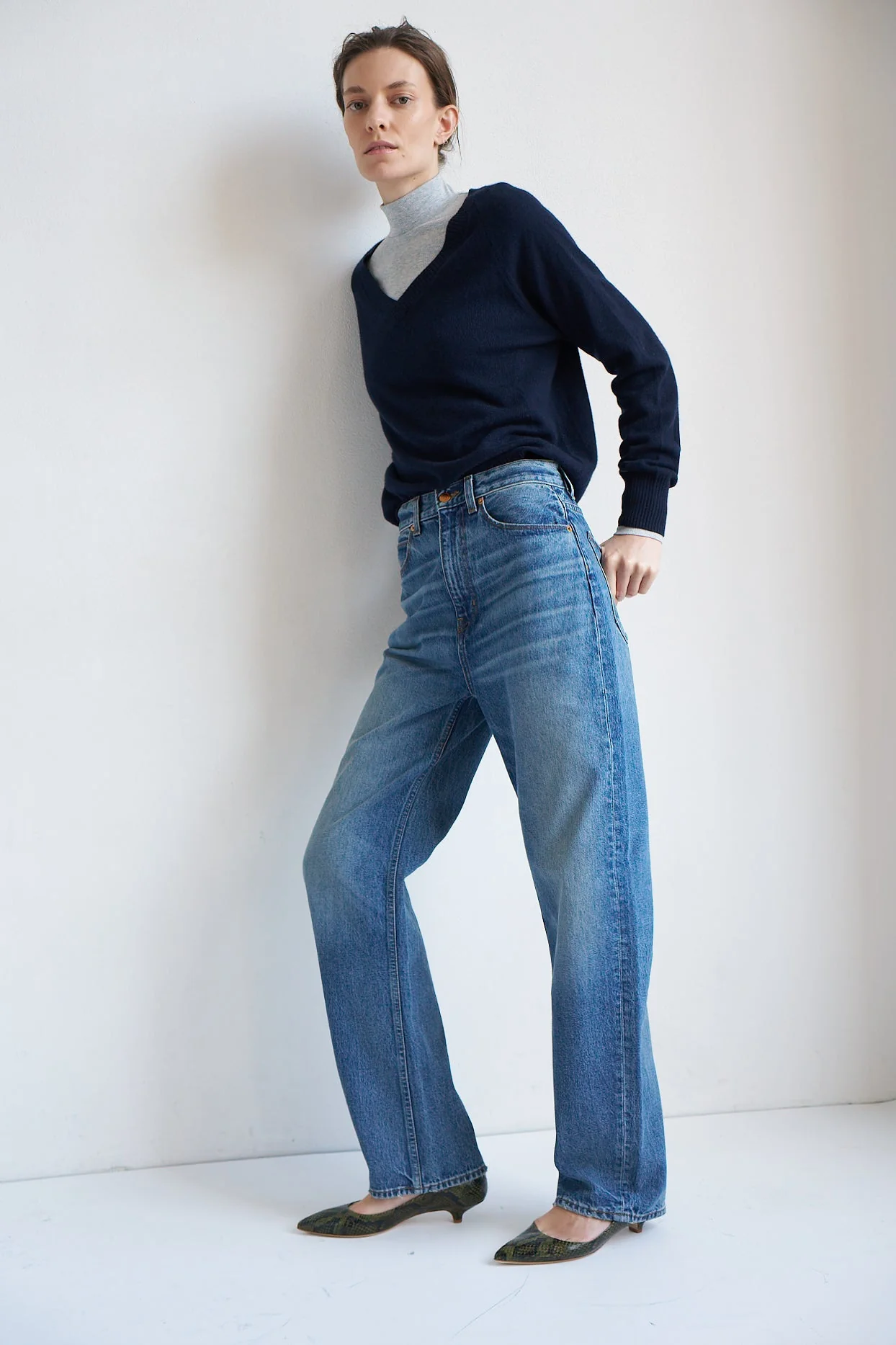 Jamie Haller - The V Fave Cashmere Sweater in Navy - Image 3