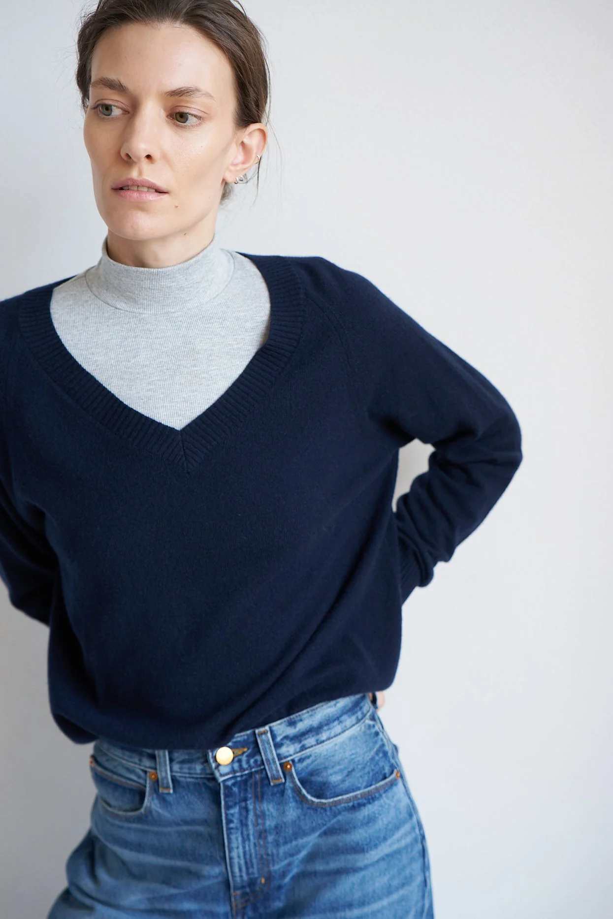 Jamie Haller - The V Fave Cashmere Sweater in Navy - Image 4