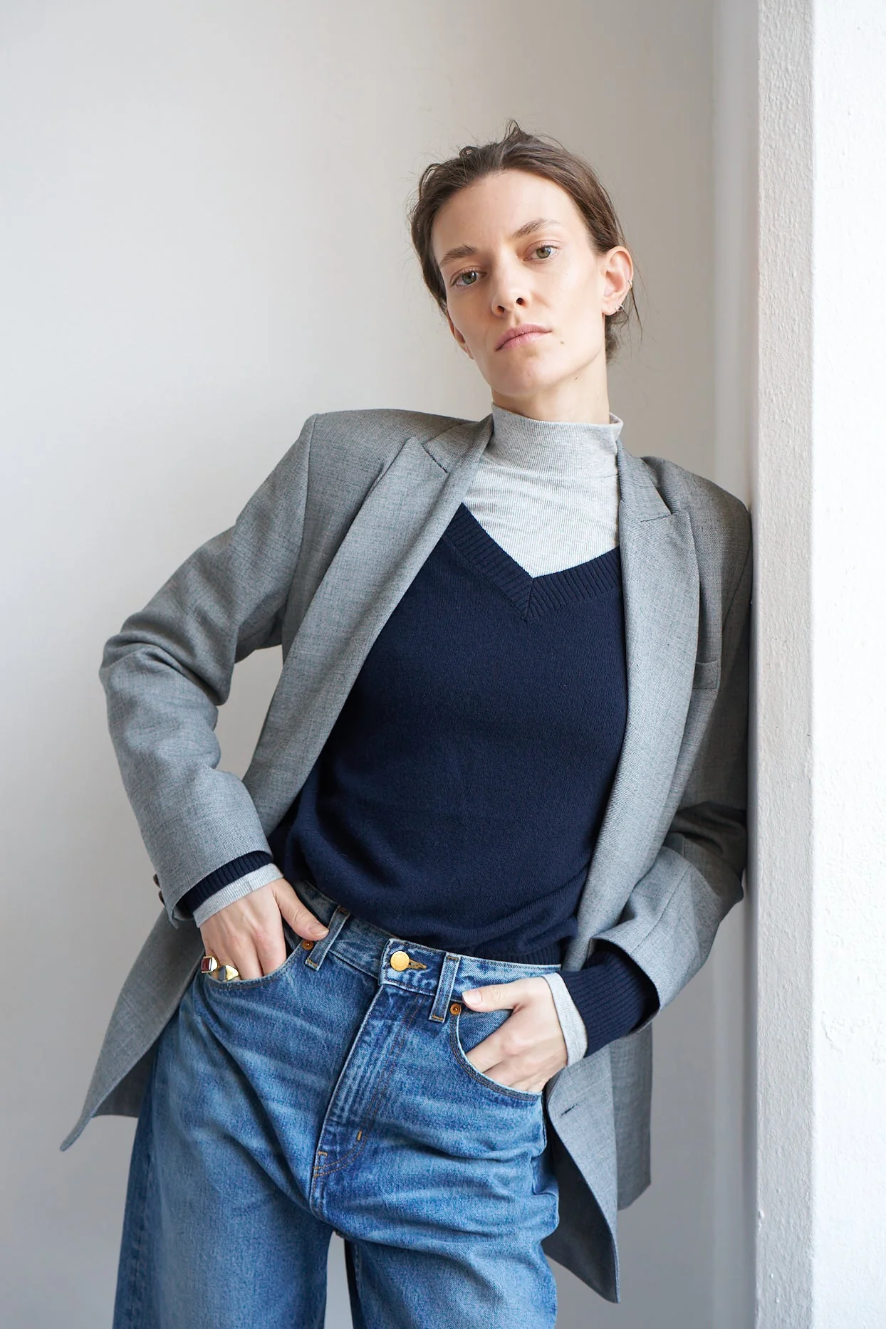 Jamie Haller - The V Fave Cashmere Sweater in Navy - Image 5