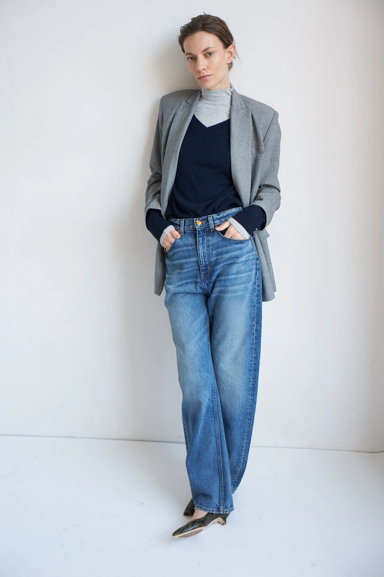 Jamie Haller - The V Fave Cashmere Sweater in Navy - Image 6