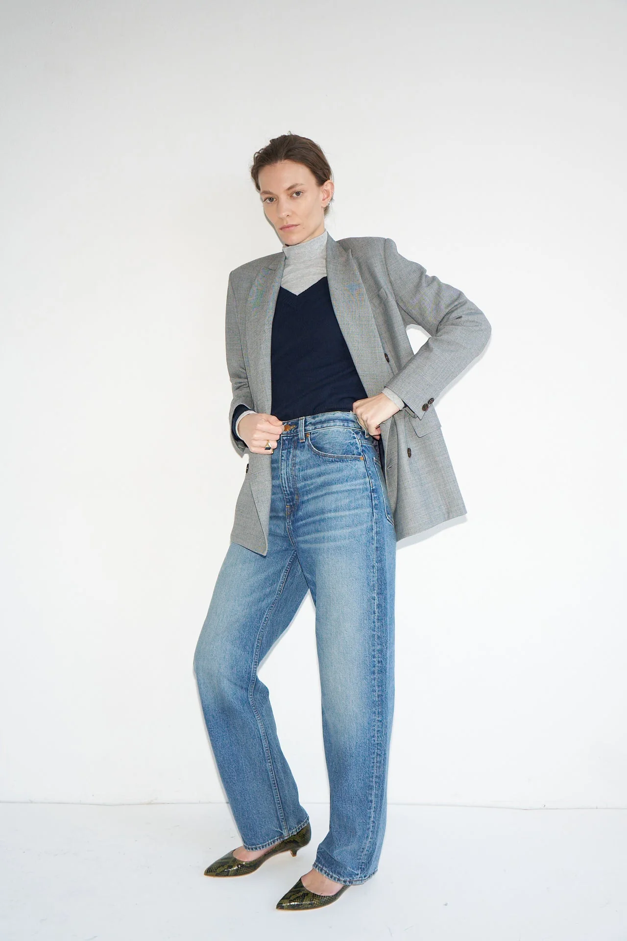Jamie Haller - The V Fave Cashmere Sweater in Navy - Image 9