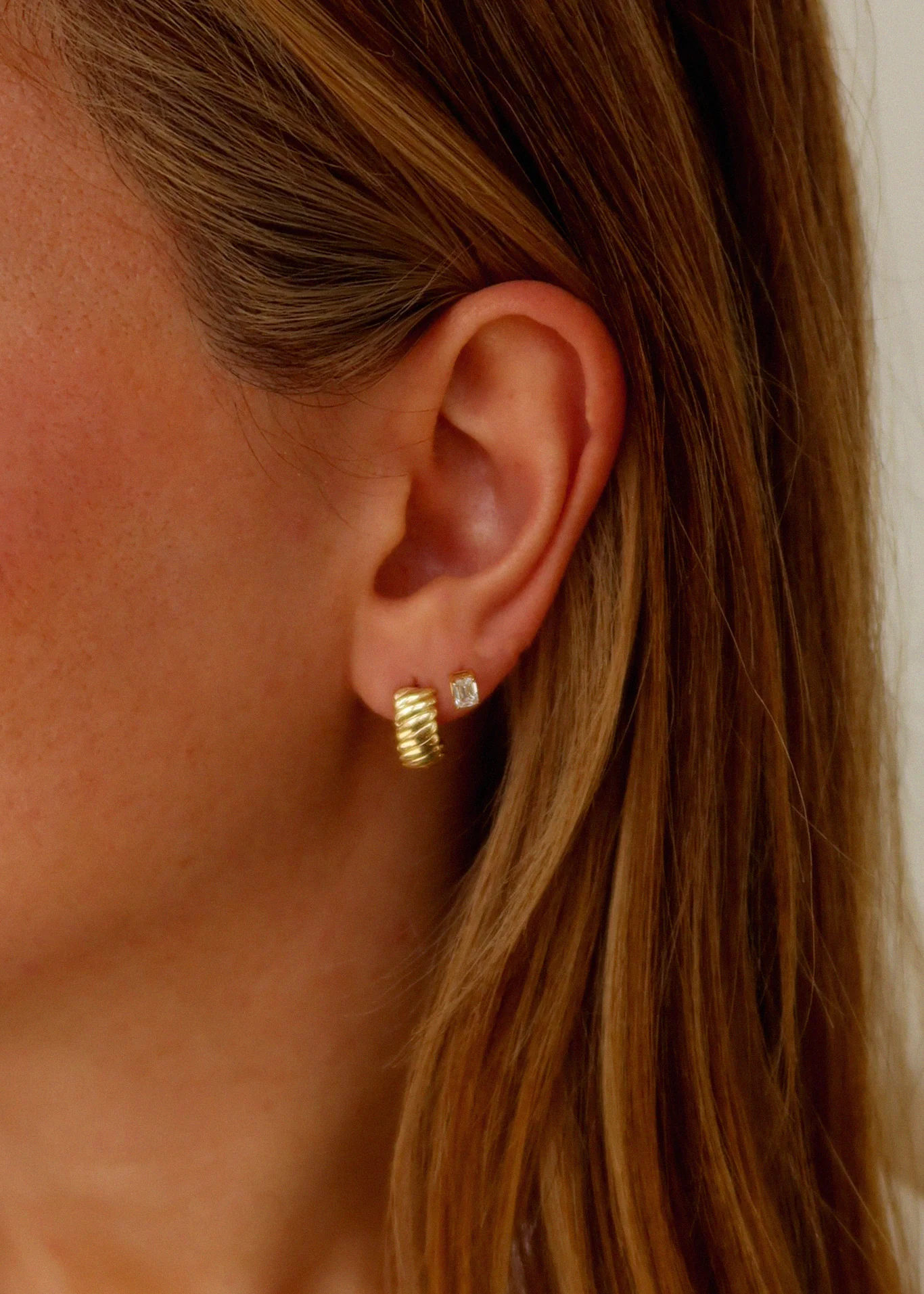 Kinn - June Emerald Cut Stud Earrings Diamond - Image 2