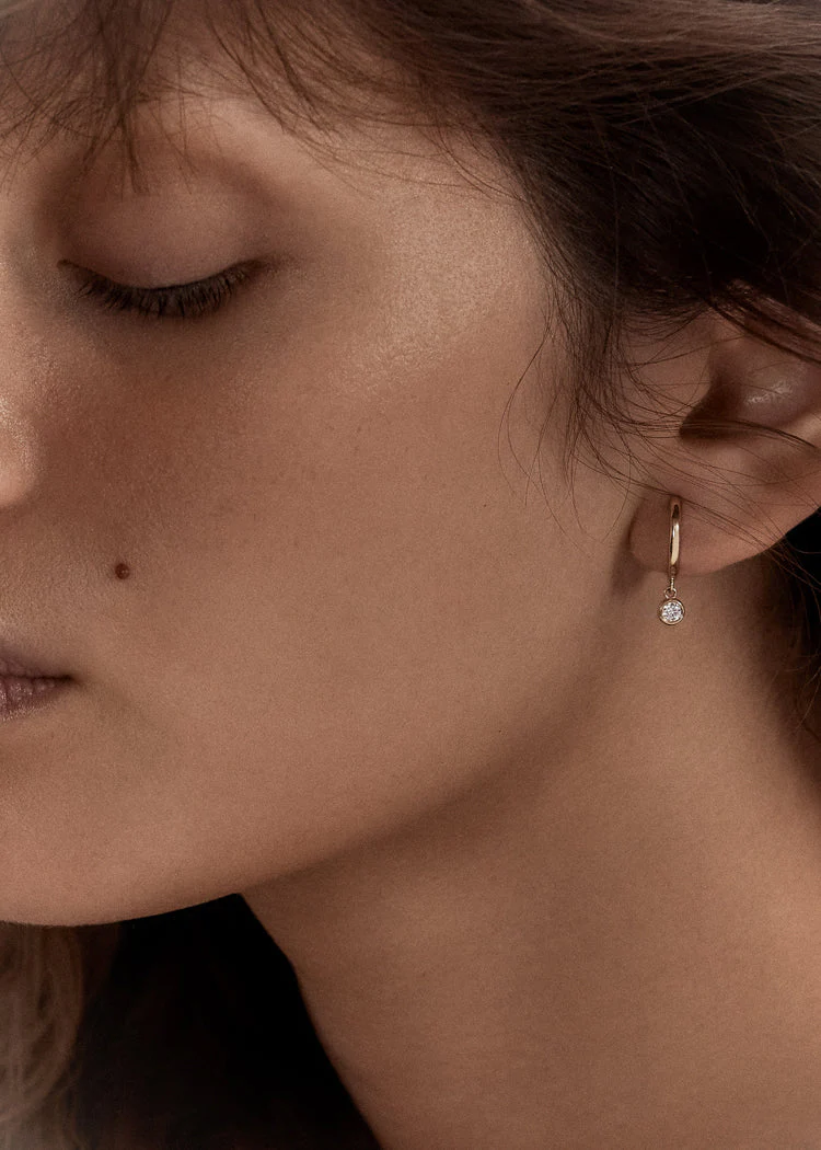 Kinn - Kara Huggie Earrings Diamond - Image 2