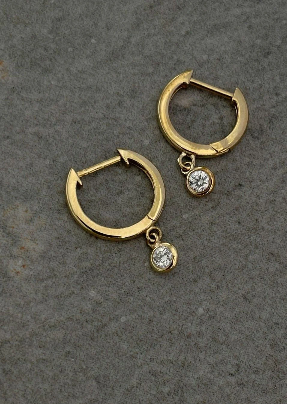 Kinn - Kara Huggie Earrings Diamond - Image 7