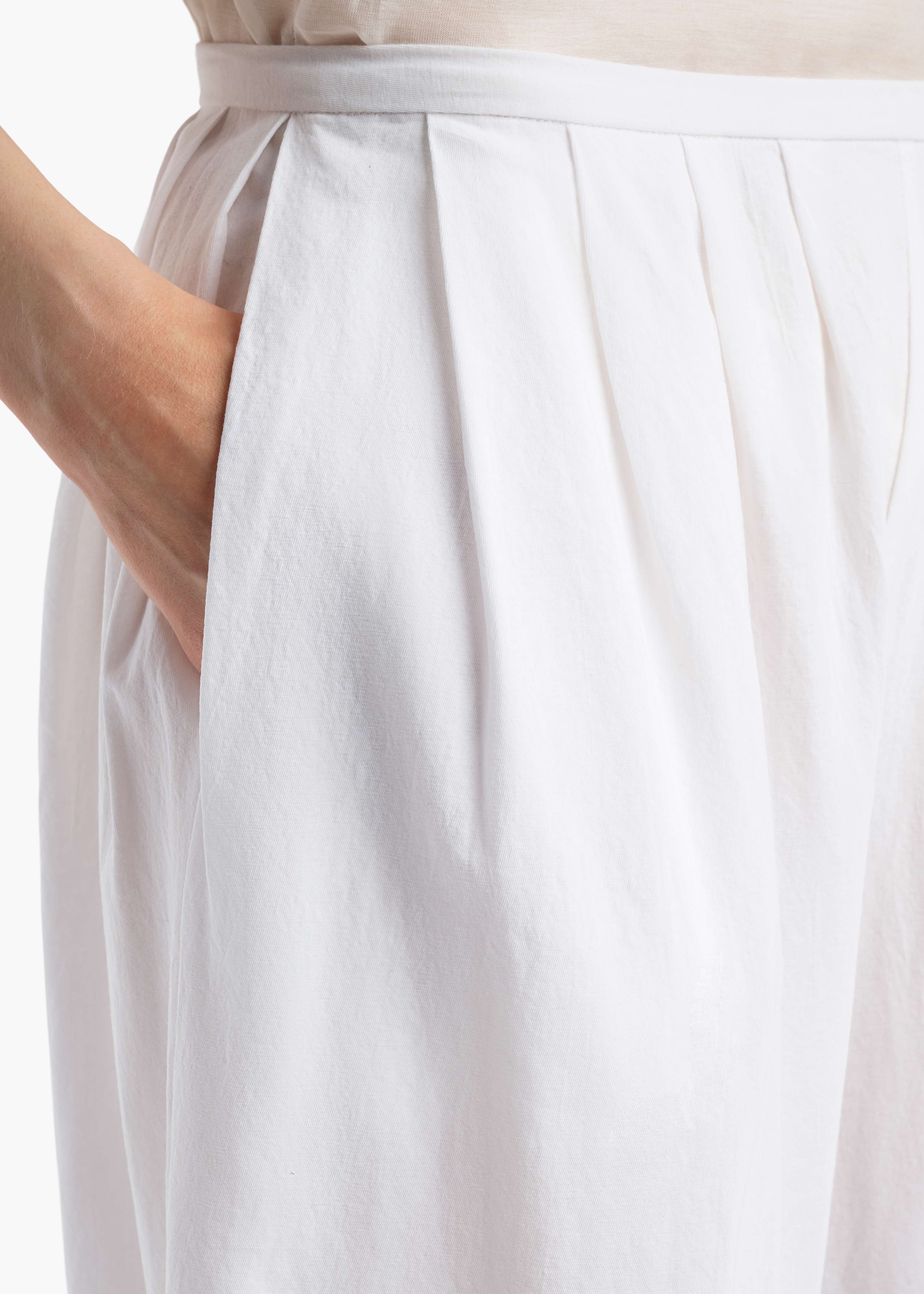 Khaite - Poppy Short in White - Image 5