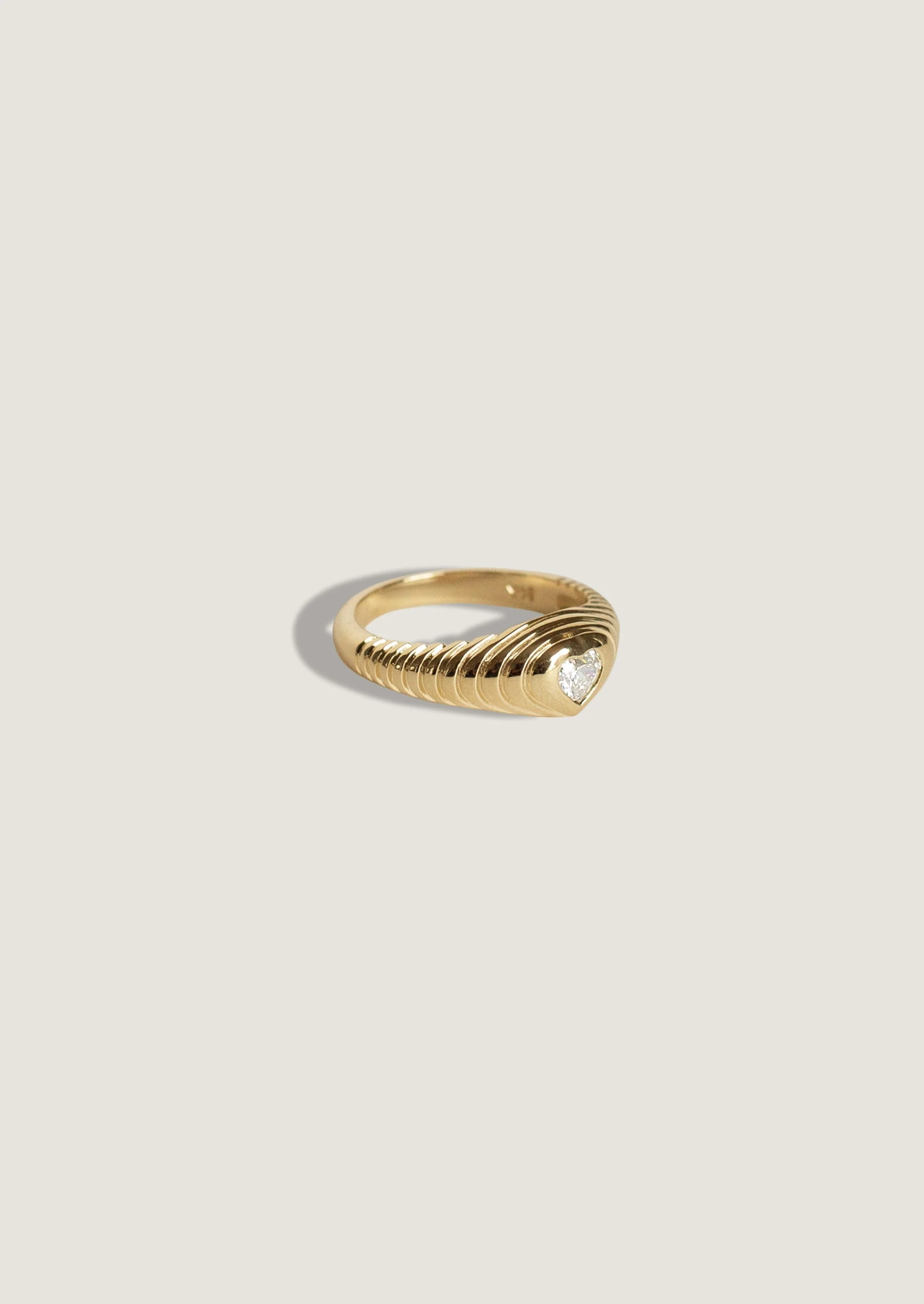 Kinn - Amora Diamond Ribbed Heart Signet Ring - Image 11