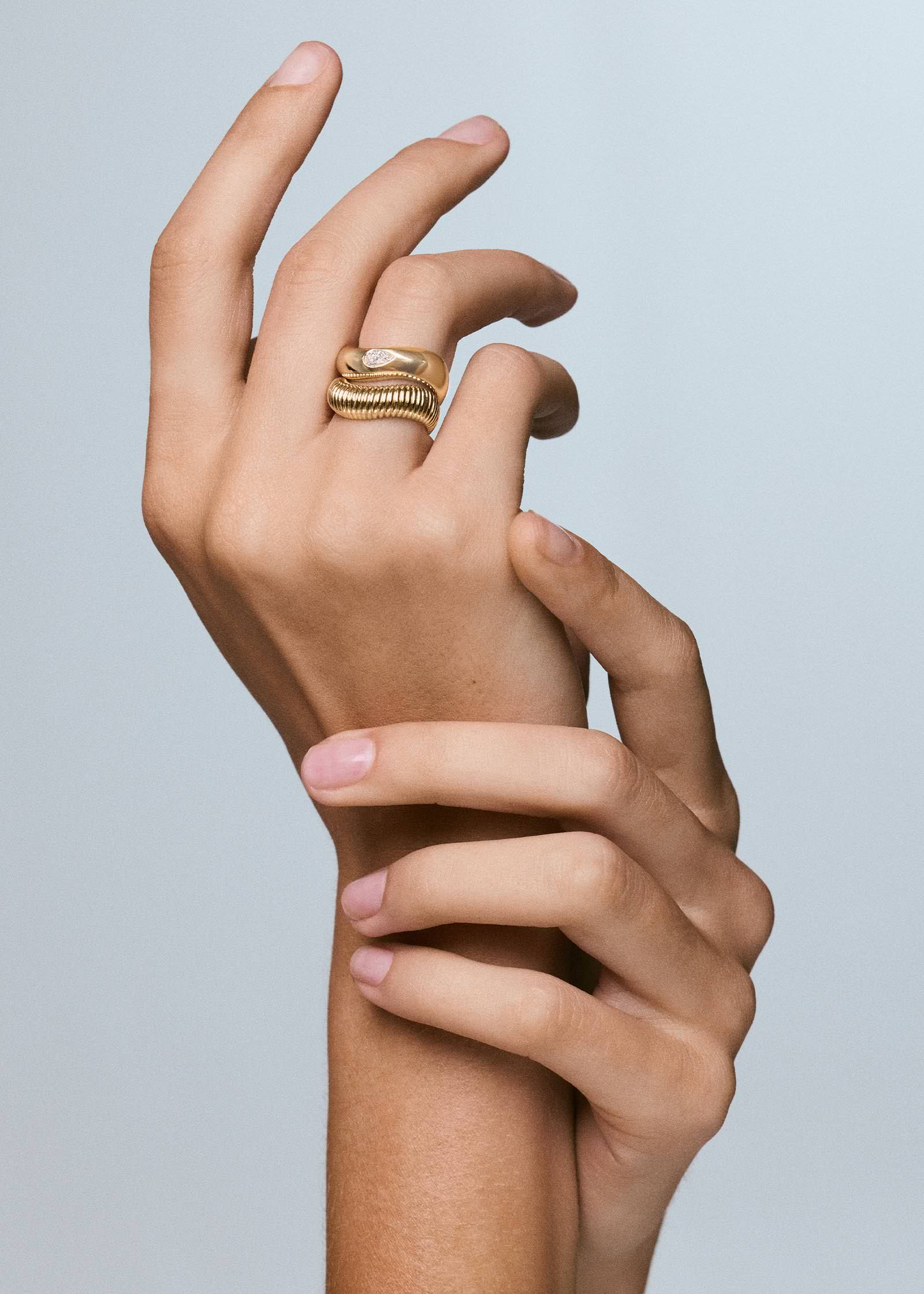Kinn - Demi Curve Band Ring - Image 4
