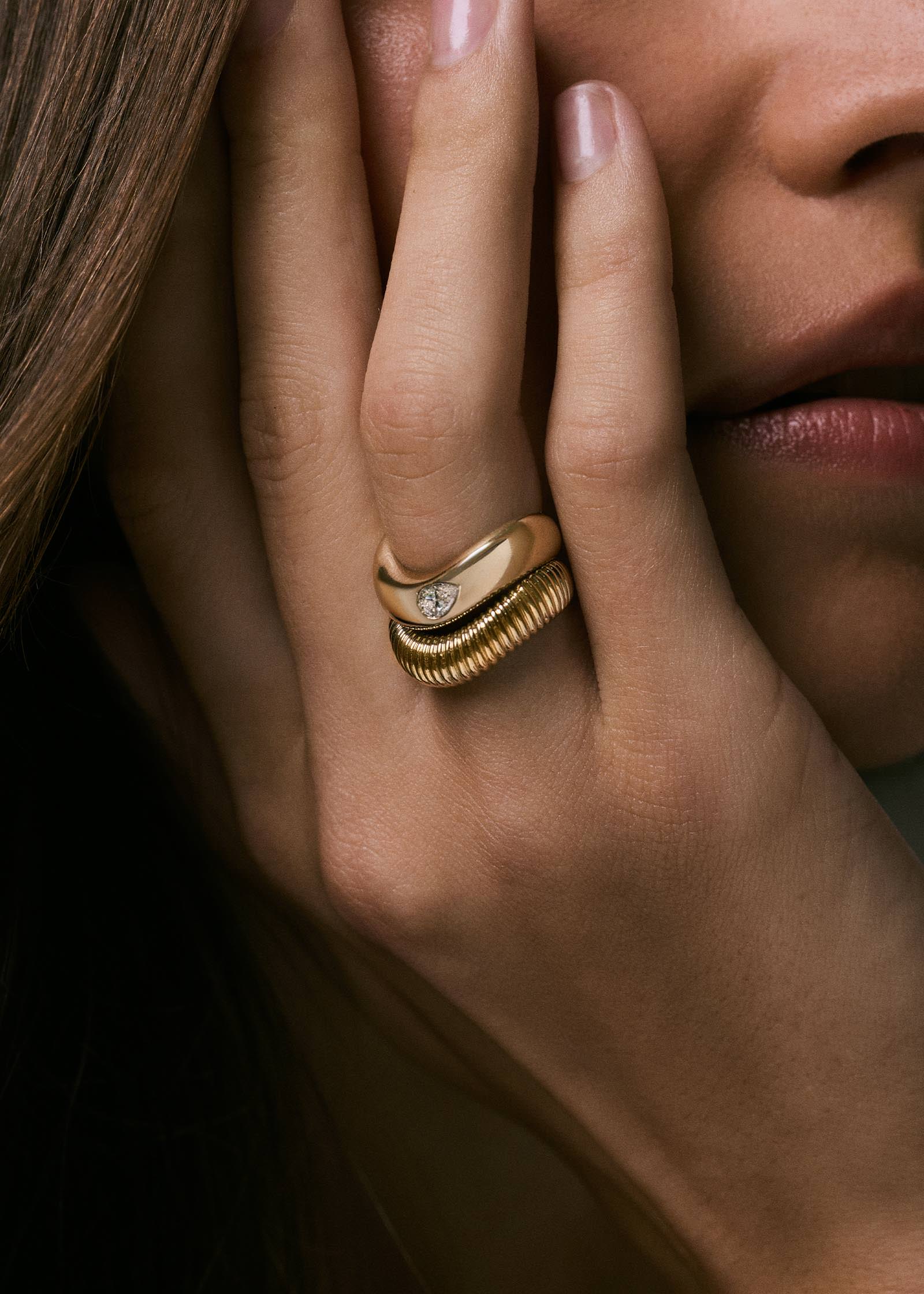 Kinn - Demi Curve & Coil Ring Stack - Image 2
