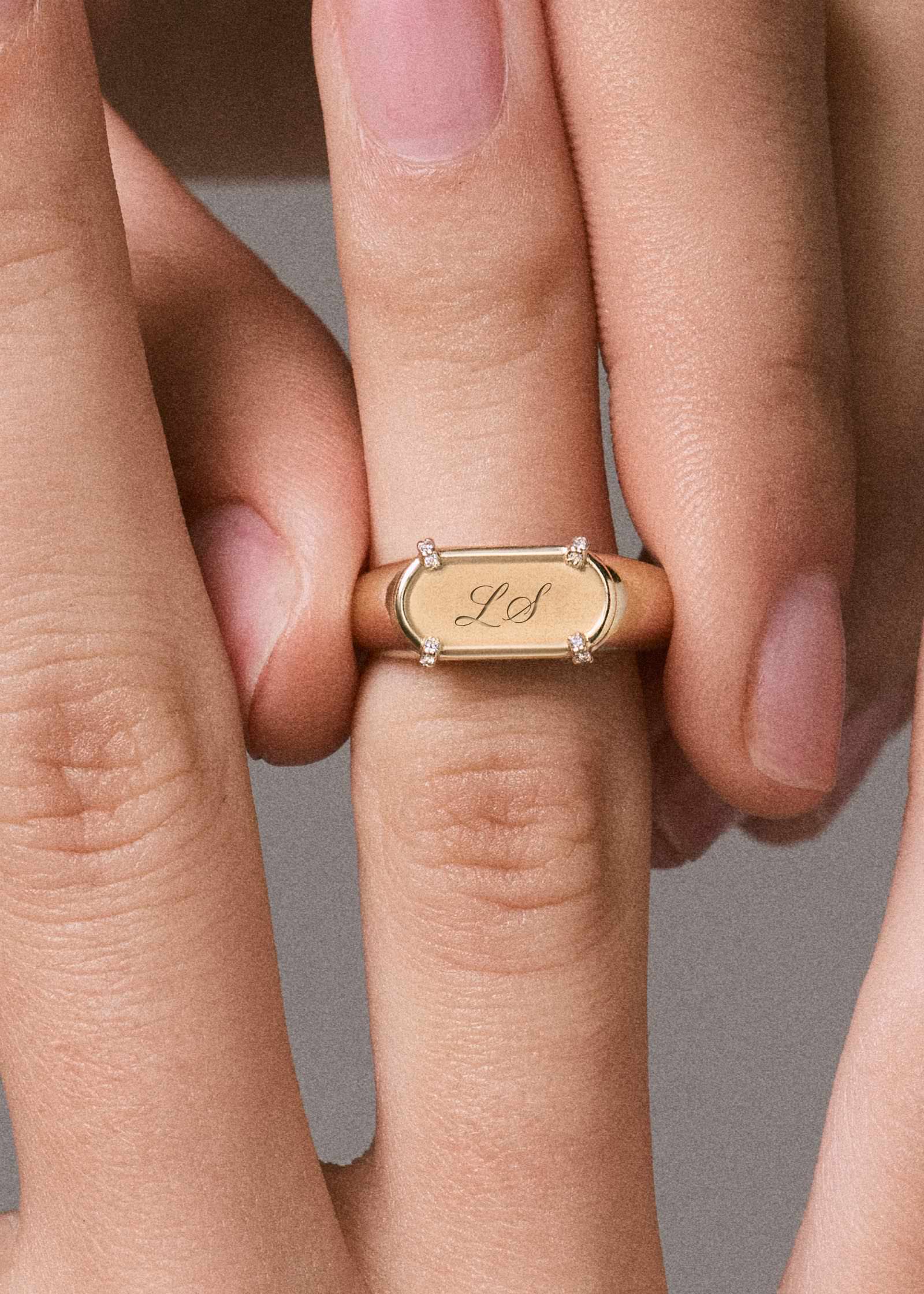 Kinn - Harlow Oval Signet Ring - Image 3