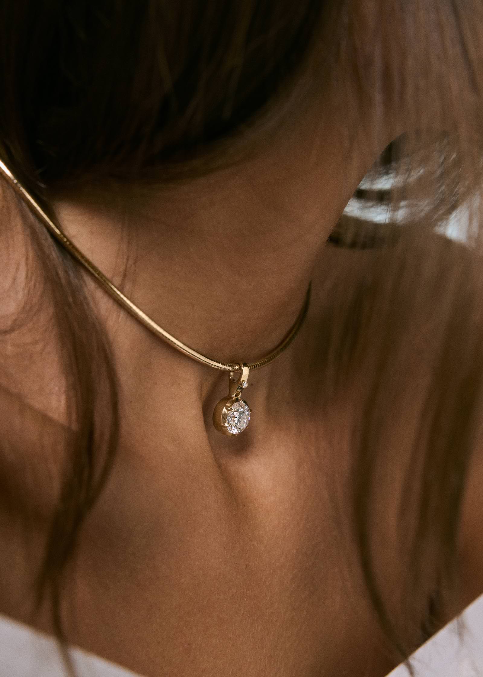 Kinn - Madeleine 2.5ct Diamond Round Pendant Necklace - Image 3