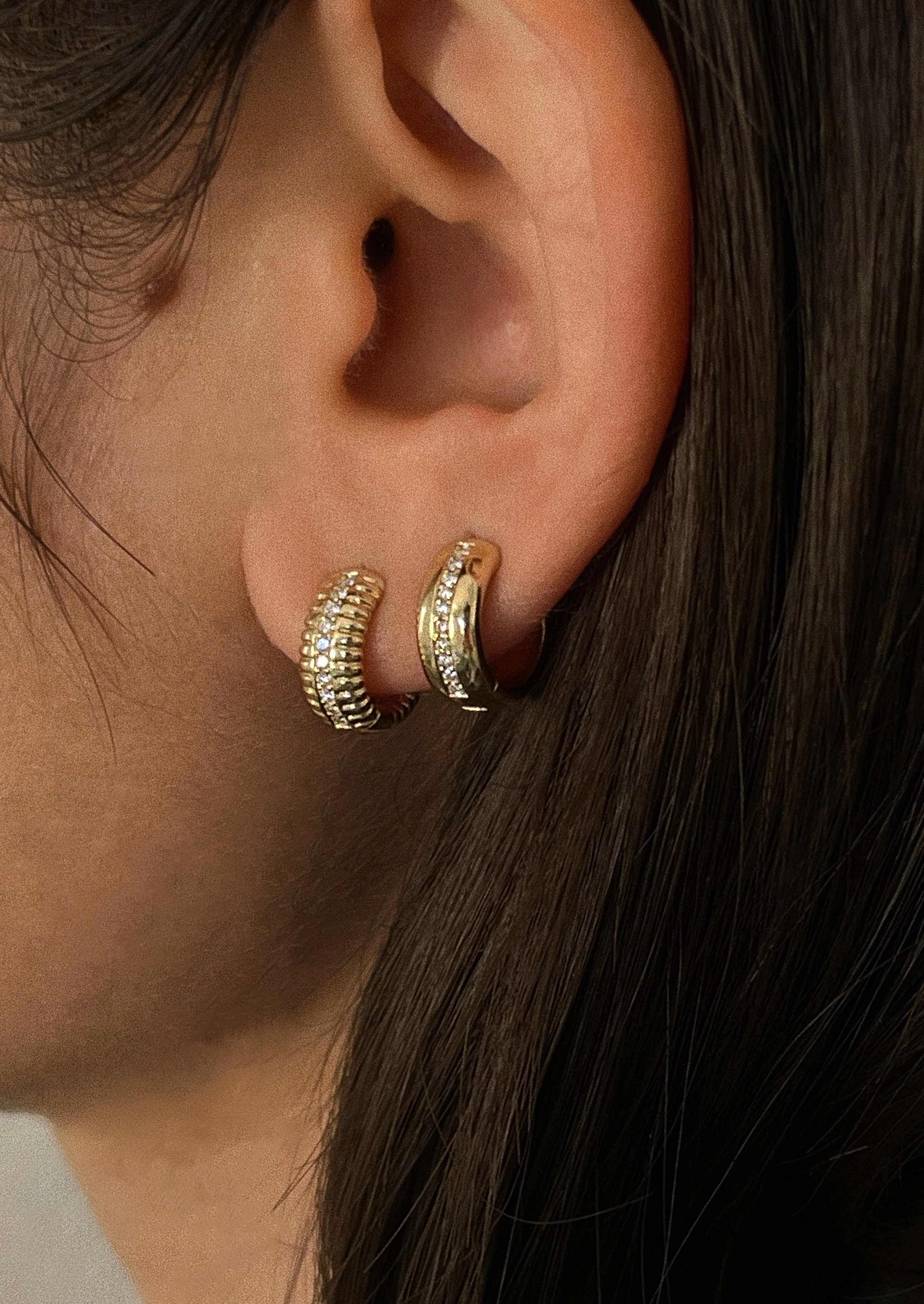 Kinn - Solis Ribbed Pavé Diamond Hoop Earrings - Image 7