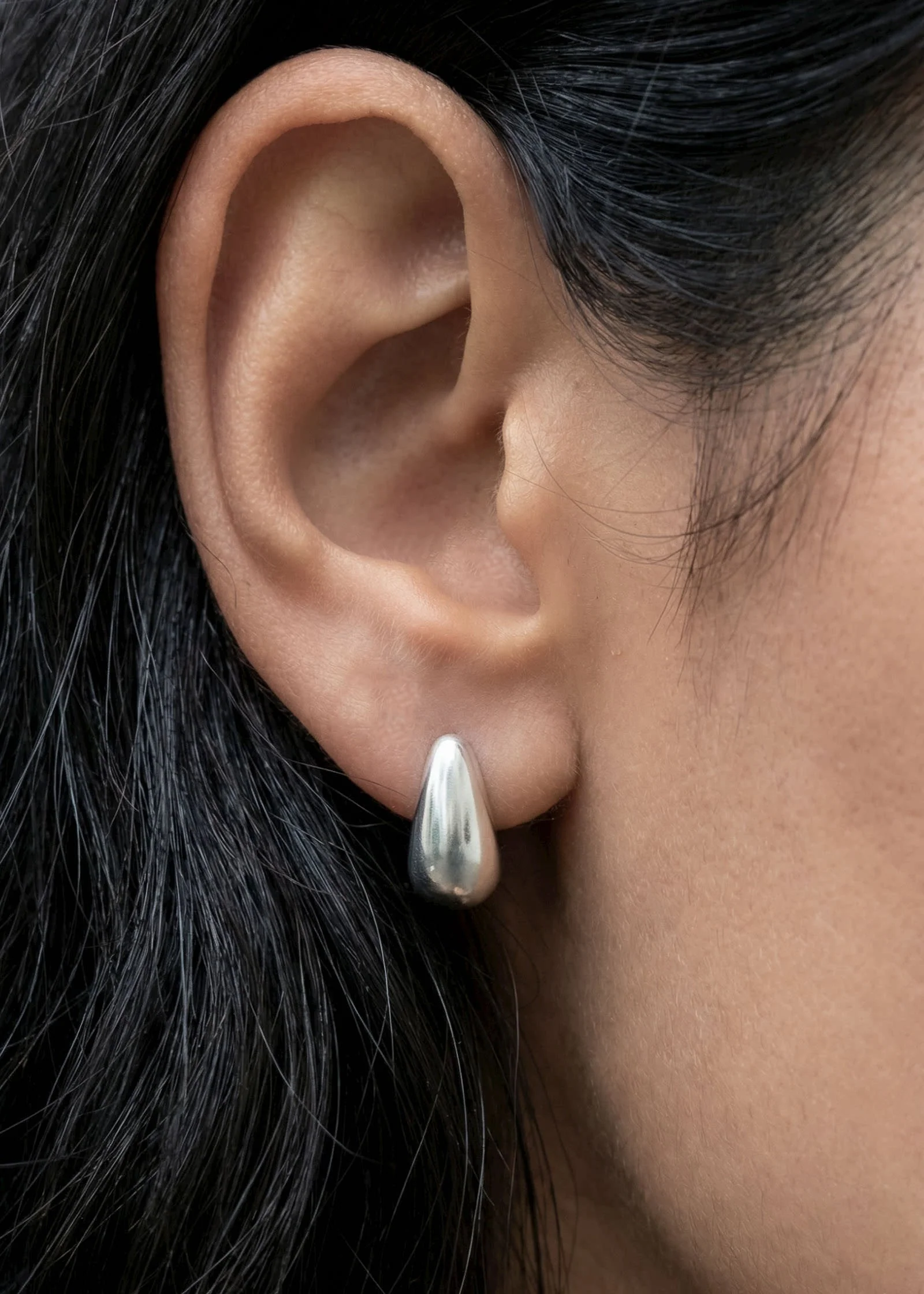 Kinn - Teardrop Hoop Earrings Silver - Image 2