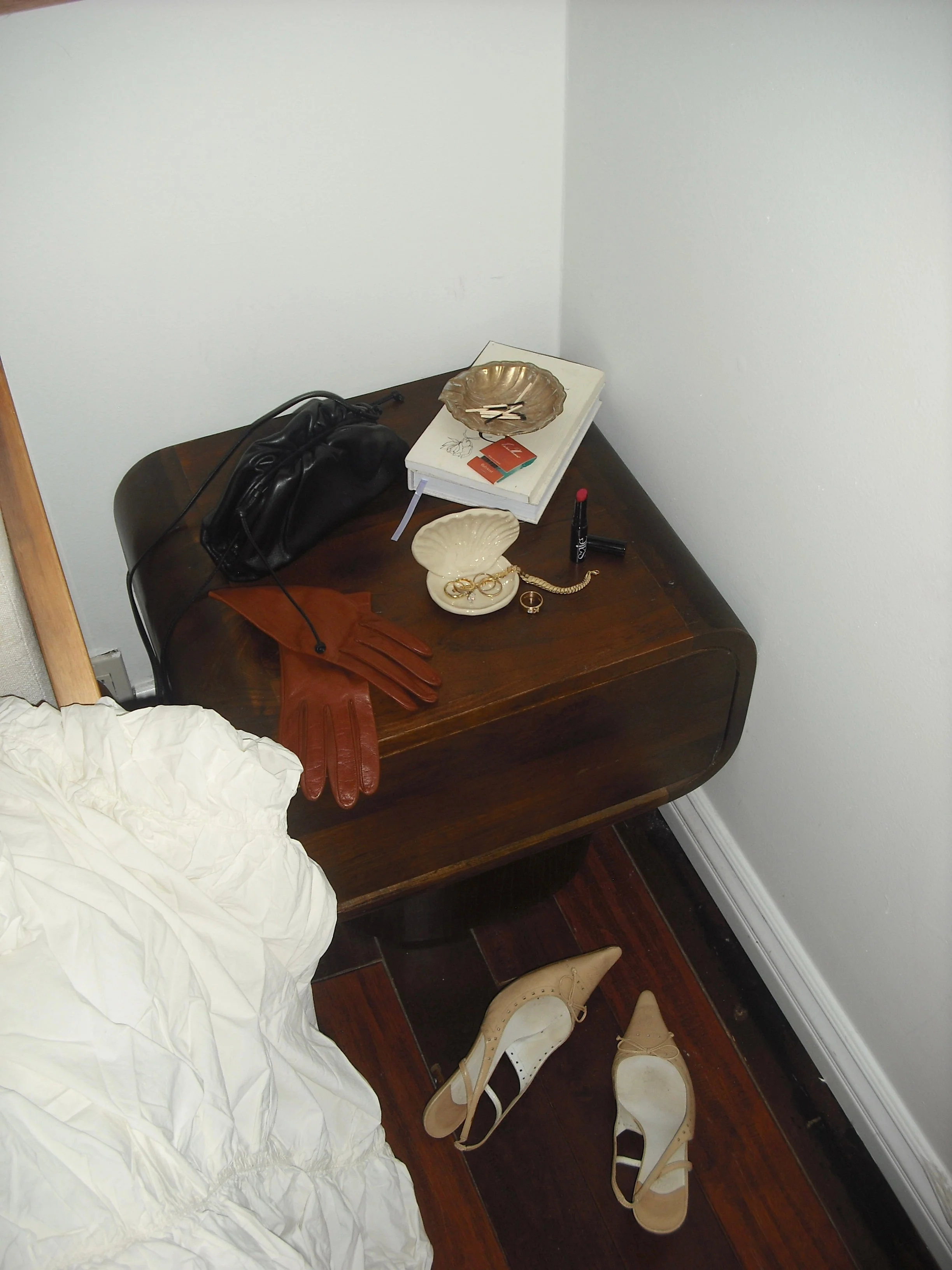 Kinn - Kinn Ceramic Catchall Shell - Image 3