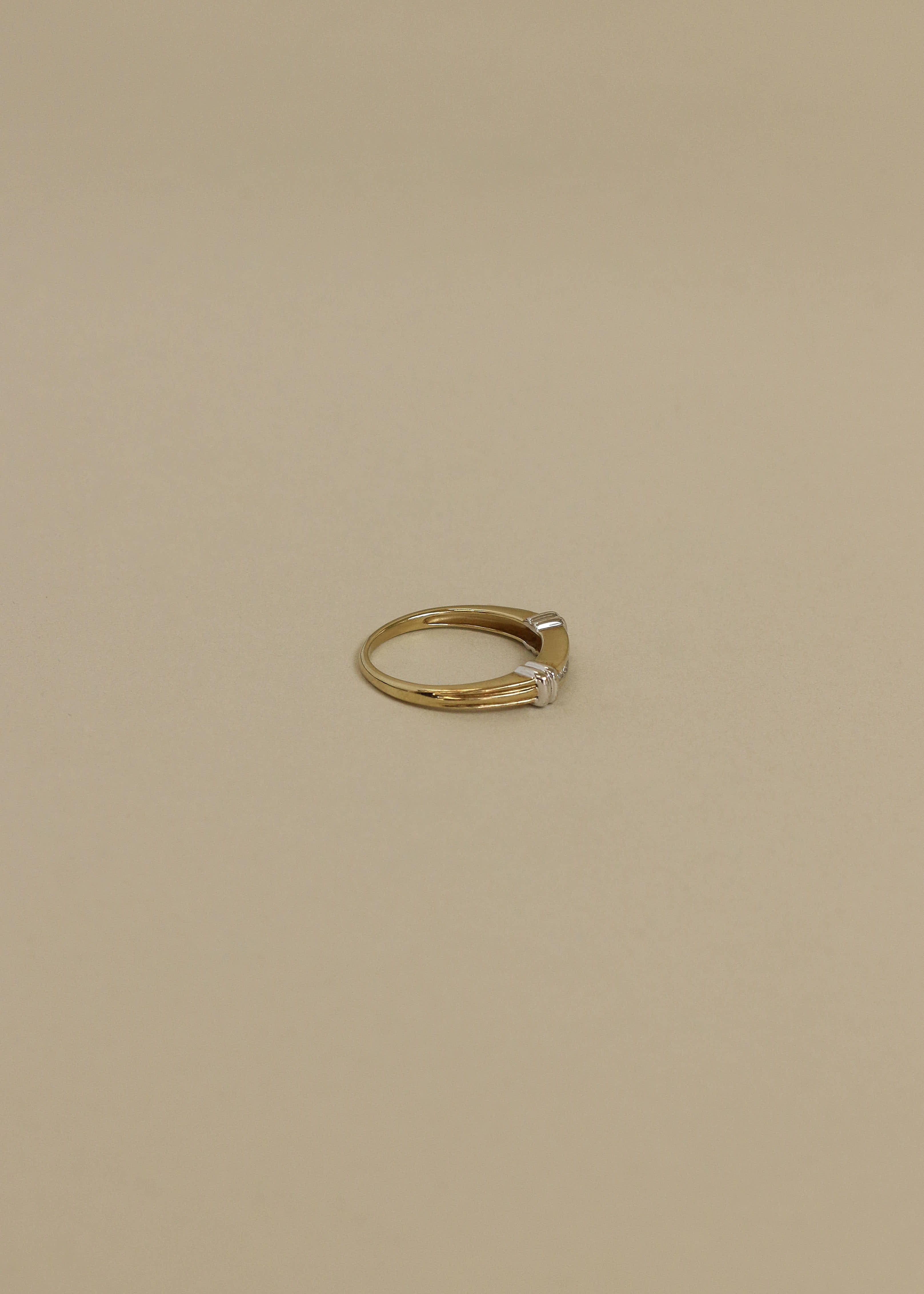 Kinn - Vintage 10k Diamond Ring - Image 3