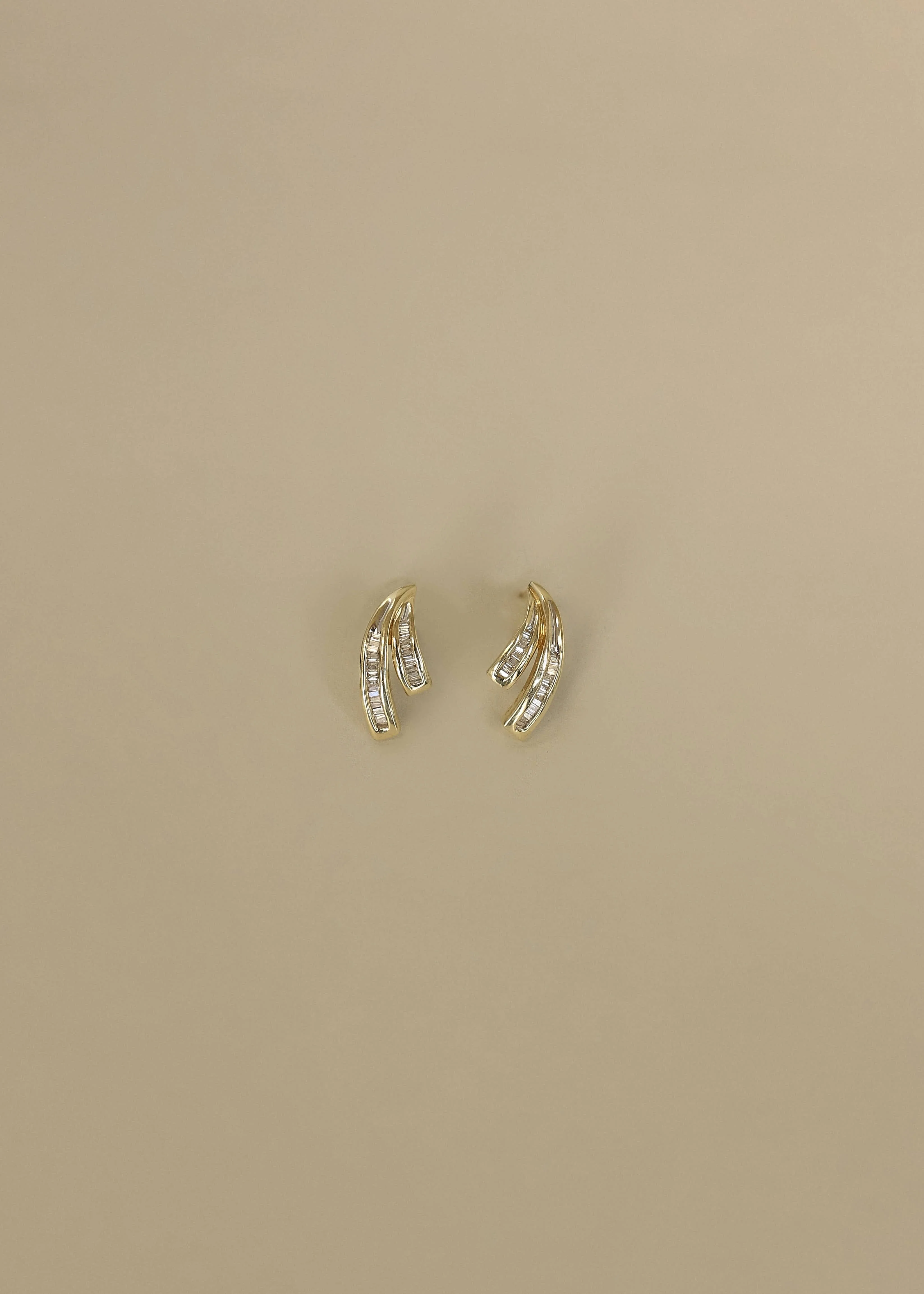 Kinn - Vintage 14k Baguette V Earrings