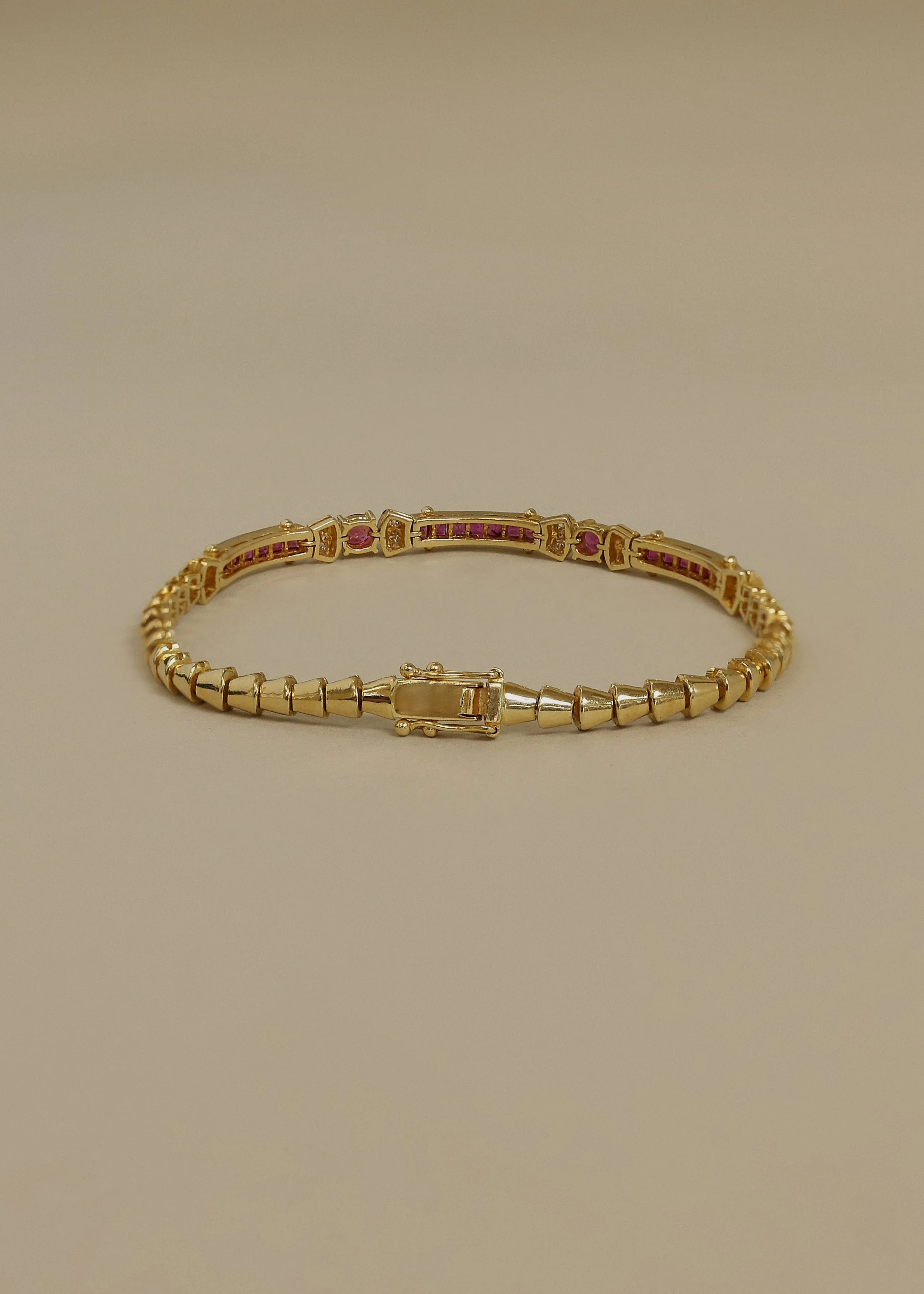 Kinn - Vintage 18k Ruby Tennis Bracelet - Image 4