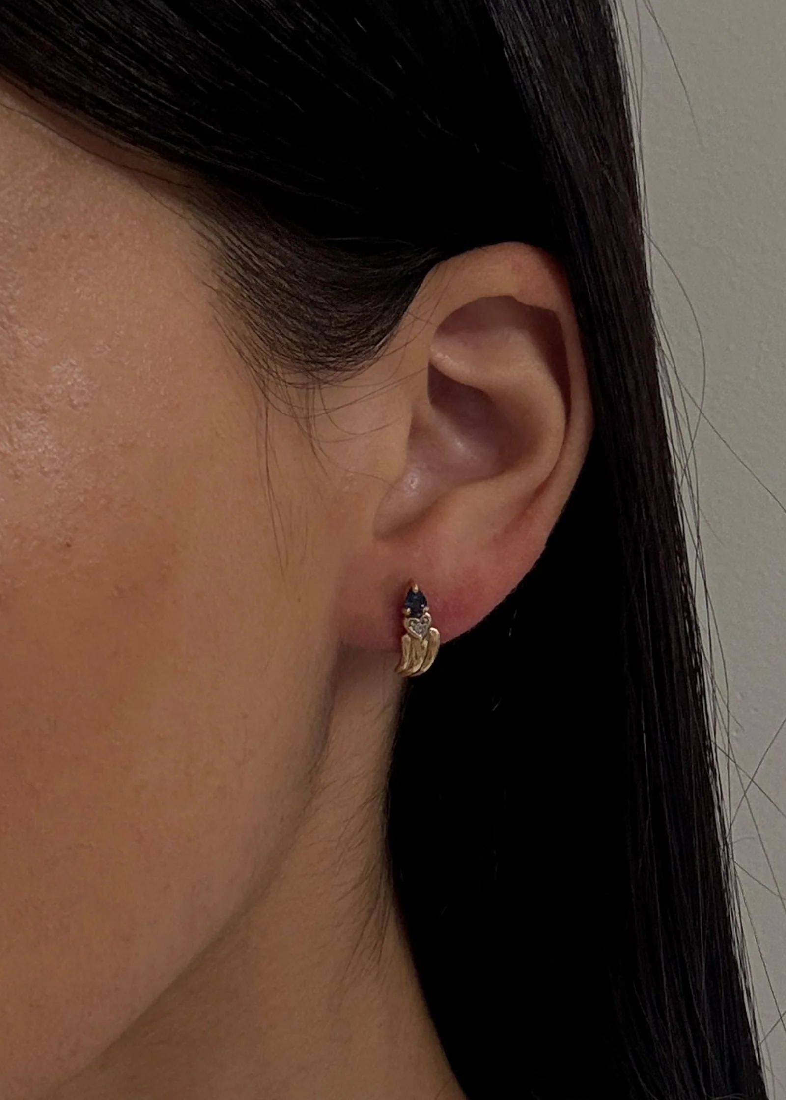 Kinn - Vintage Blue Sapphire Pear Diamond Heart Earrings - Image 2