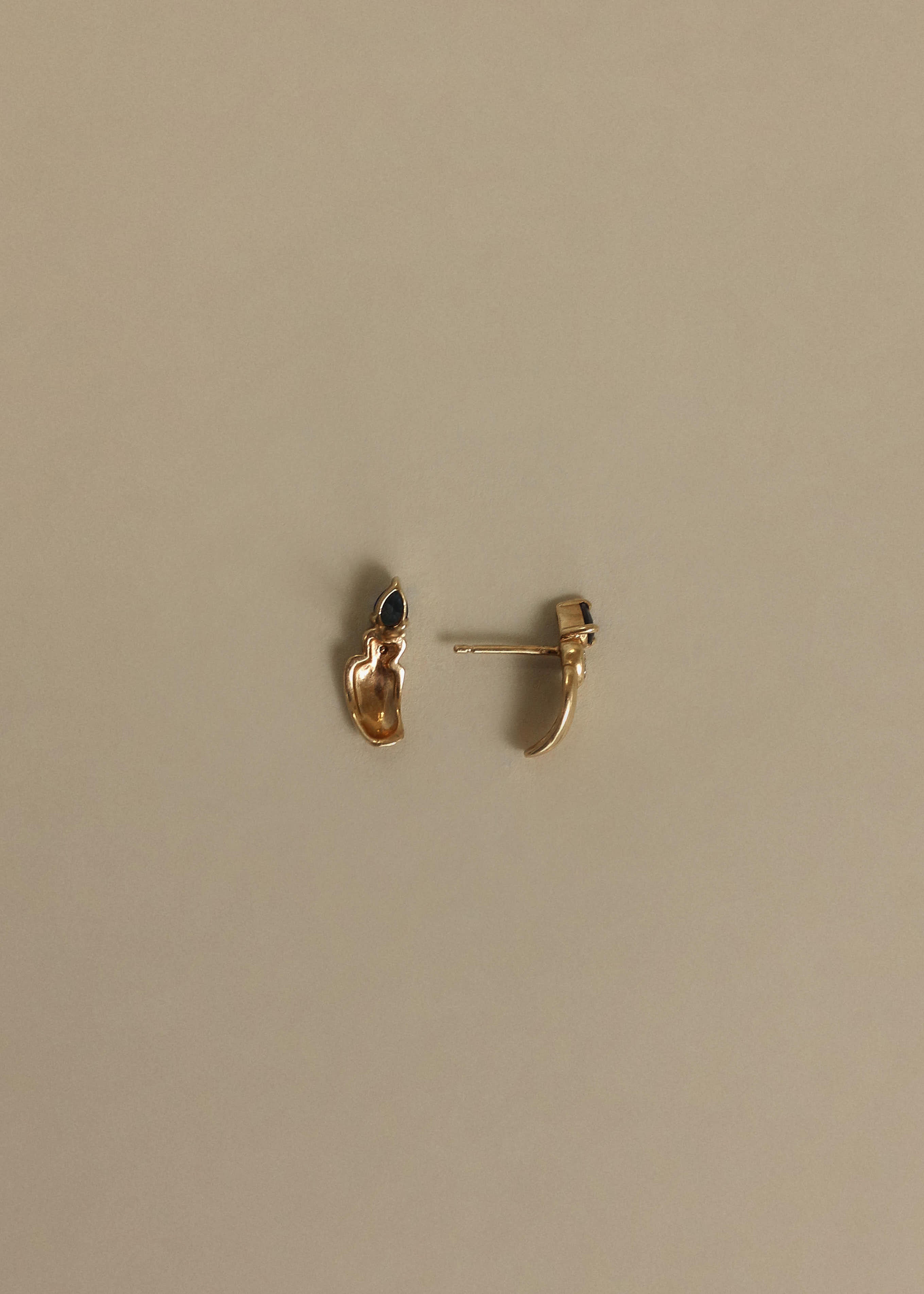 Kinn - Vintage Blue Sapphire Pear Diamond Heart Earrings - Image 3
