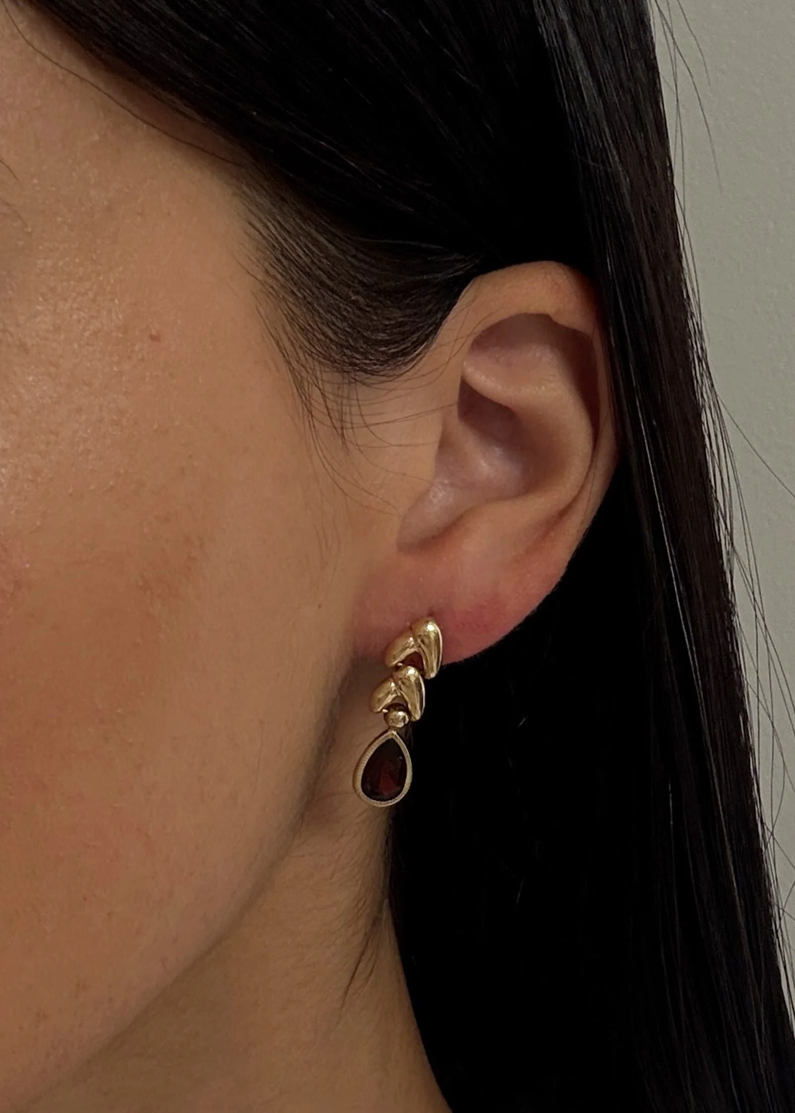 Kinn - Vintage Garnet Drop Earrings - Image 2