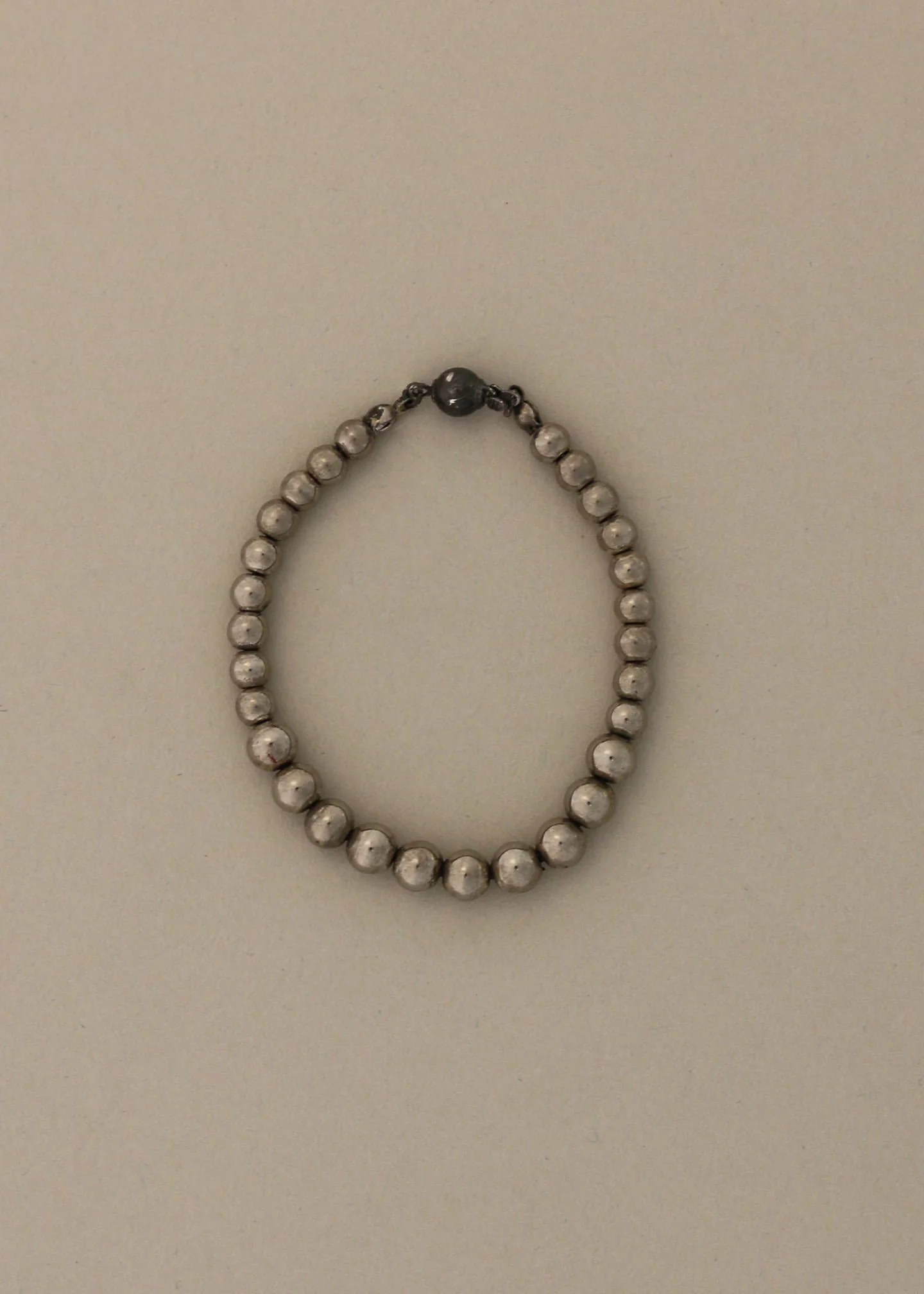 Kinn - Vintage Graduated Silver Beaded Bracelet