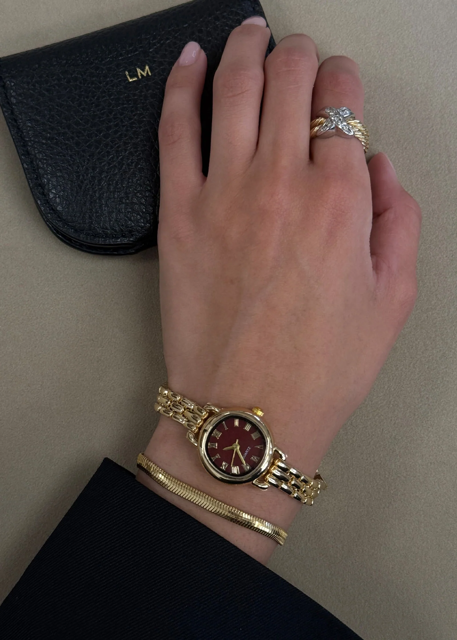 Kinn - Vintage Quartz Burgundy Face Watch - Image 3
