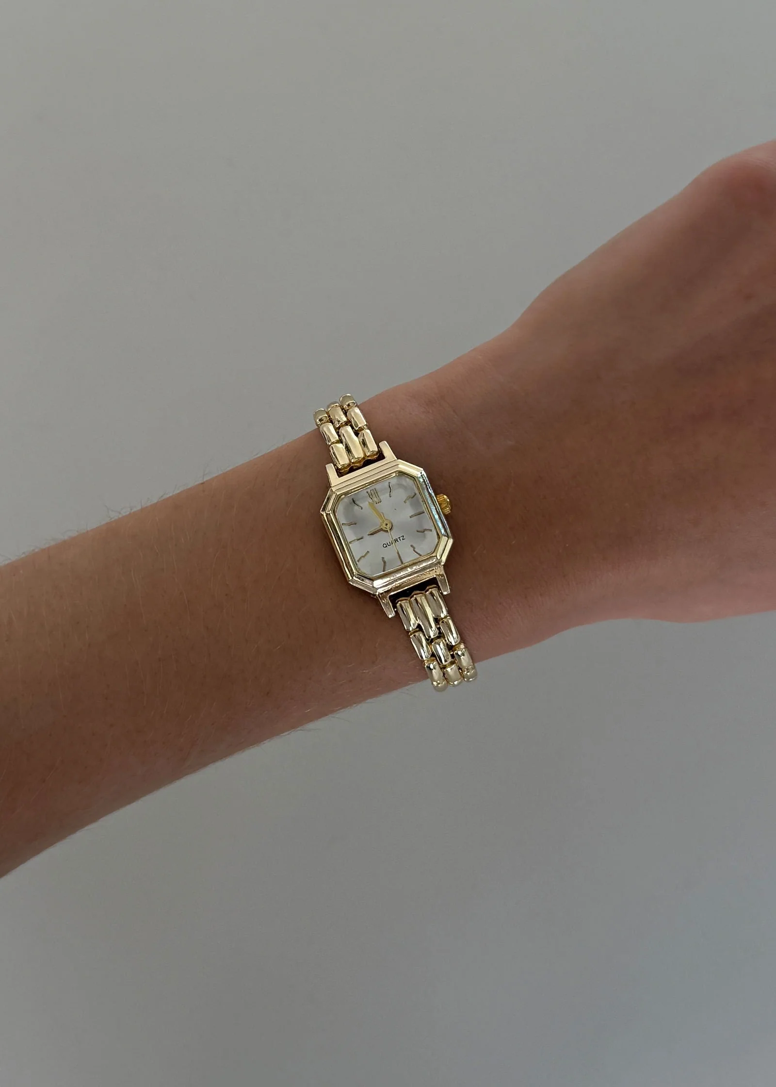 Kinn - Vintage Quartz Square Watch - Image 2
