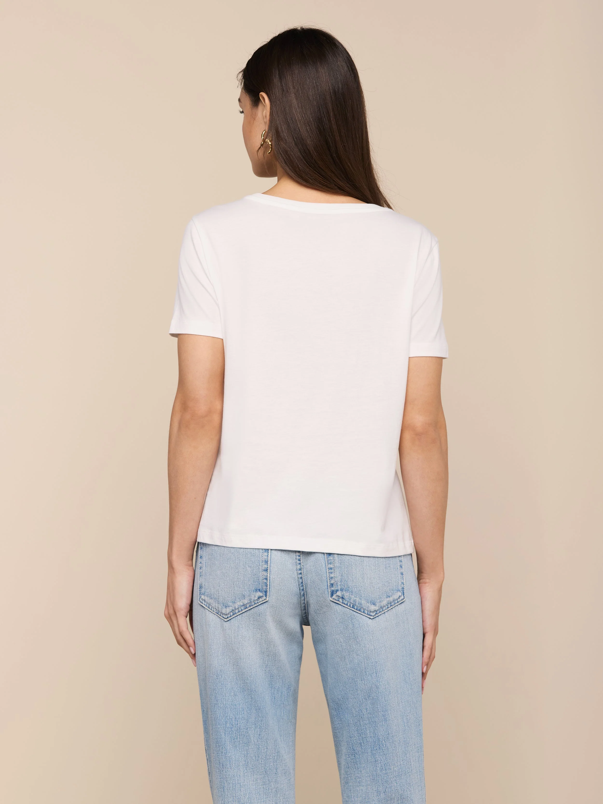 L'AGENCE - Brianna Cotton V - Neck Tee - Image 5