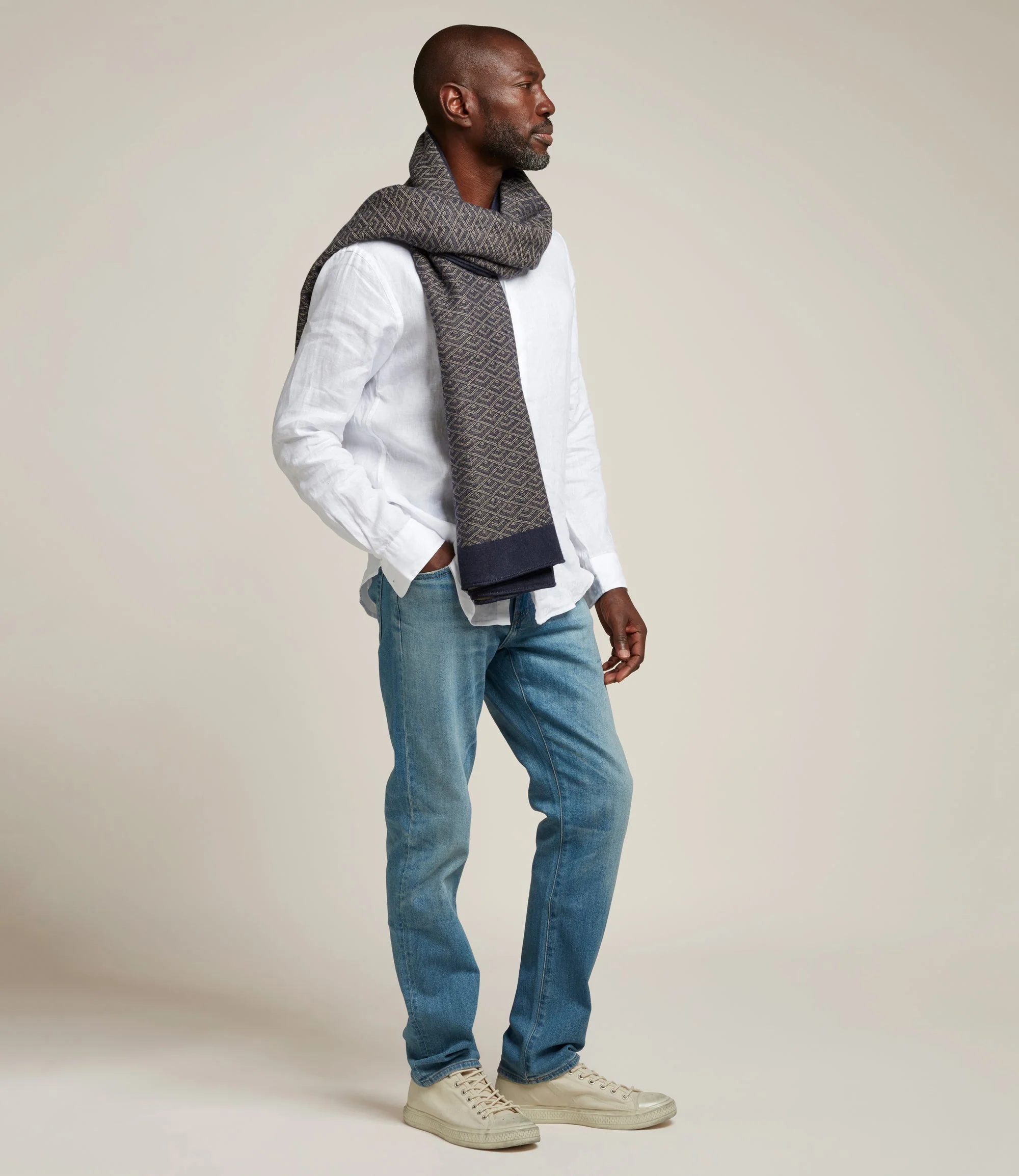 Metier - Large Cashmere Throw Navy and Natural - Image 4