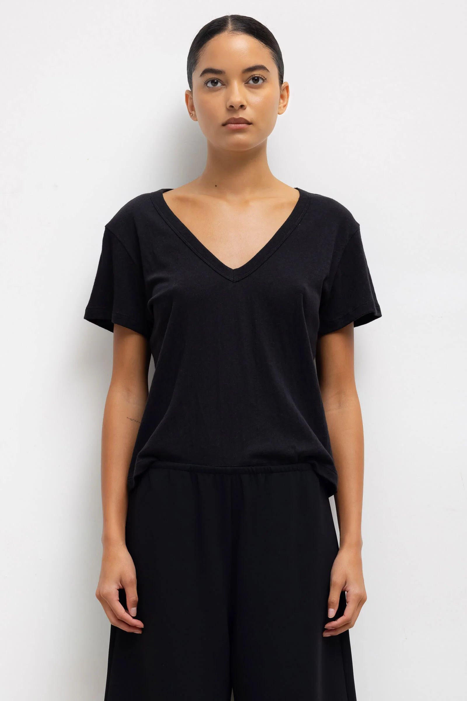 Leset - Laura V Neck Tee