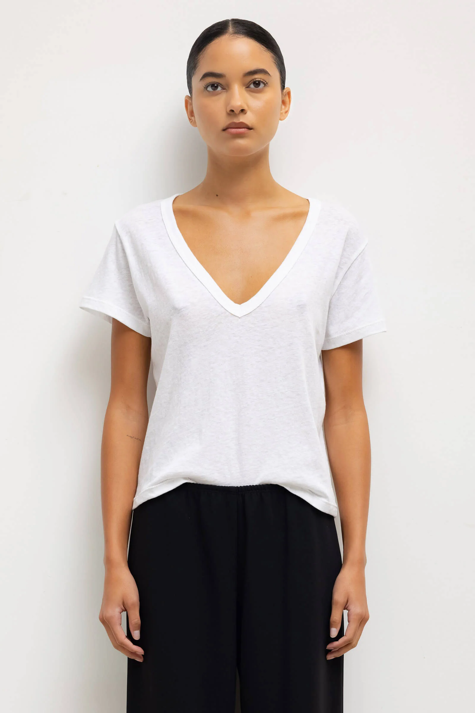 Leset - Laura V Neck Tee