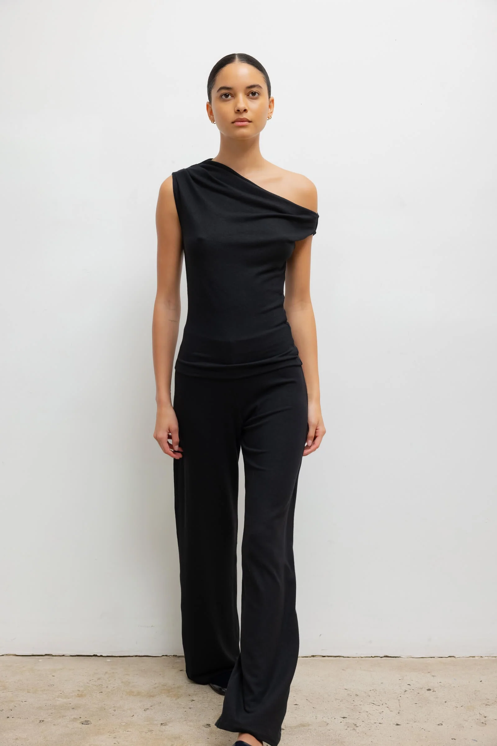 Leset - Lauren Ruched Asymmetrical Shoulder Top - Image 4