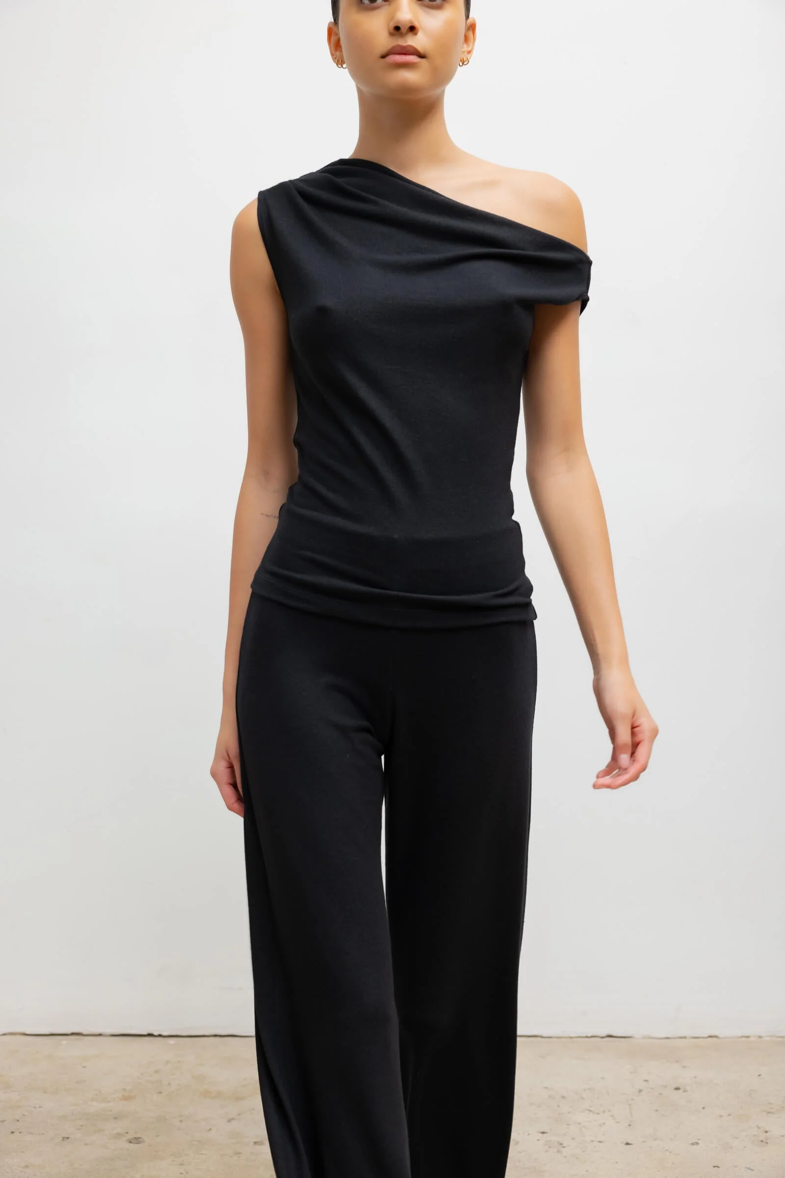 Leset - Lauren Ruched Asymmetrical Shoulder Top - Image 5