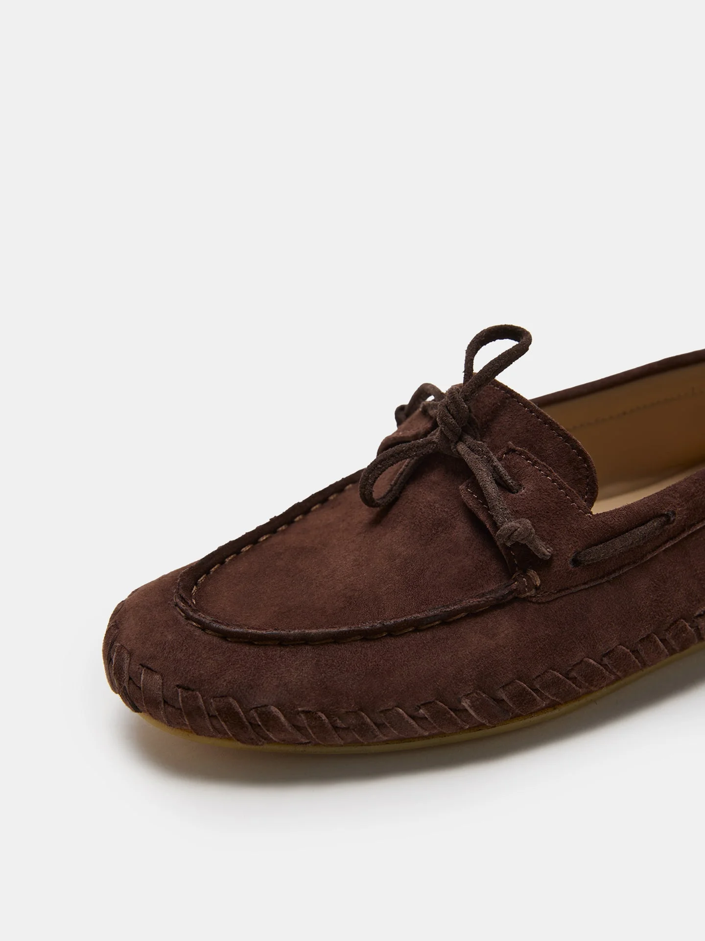 Le Monde Beryl - Driver Moccasin / Chocolate Woven Suede - Image 4