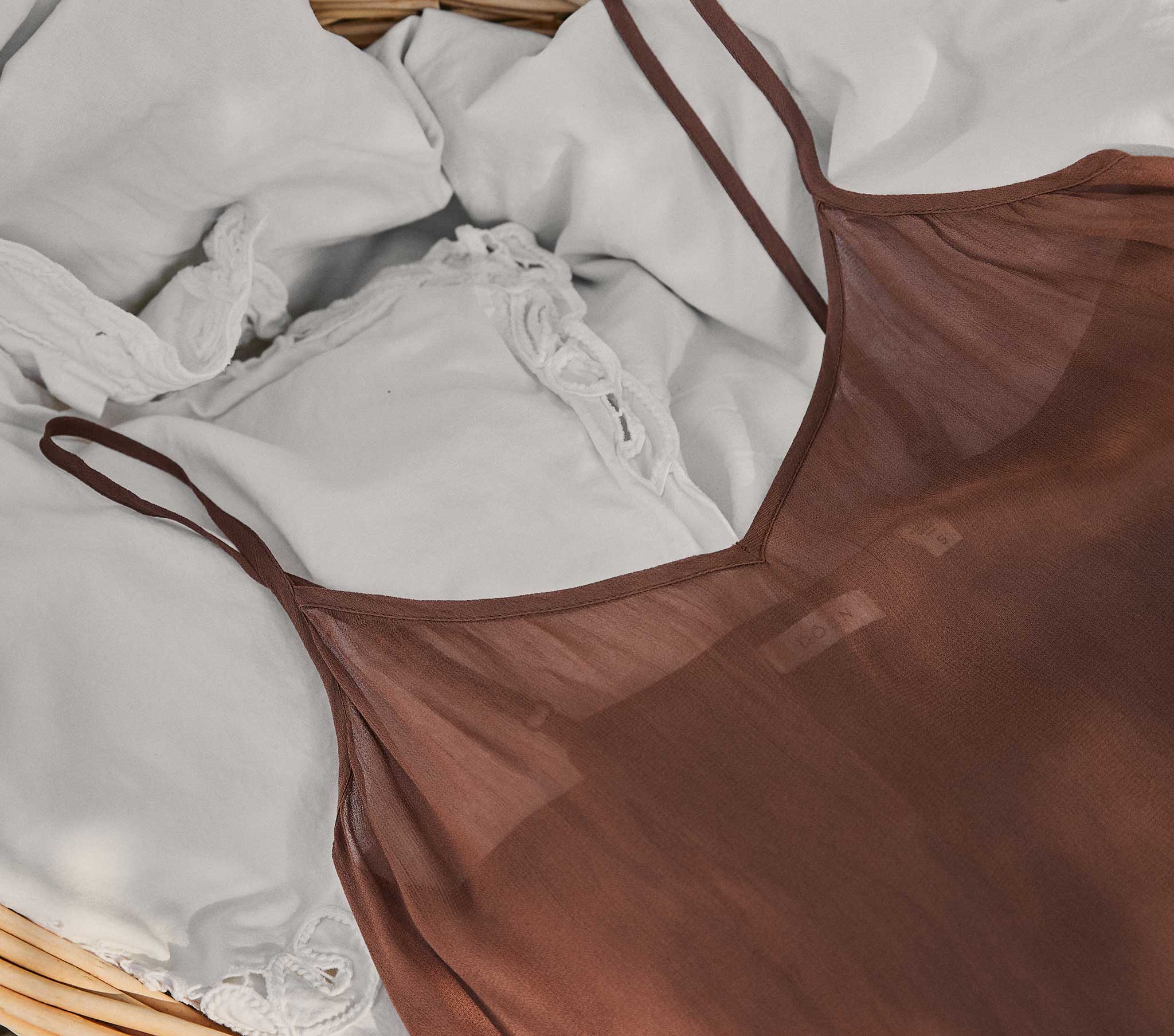 DOEN - LONG DEEP V - NECK SLIP - Image 2