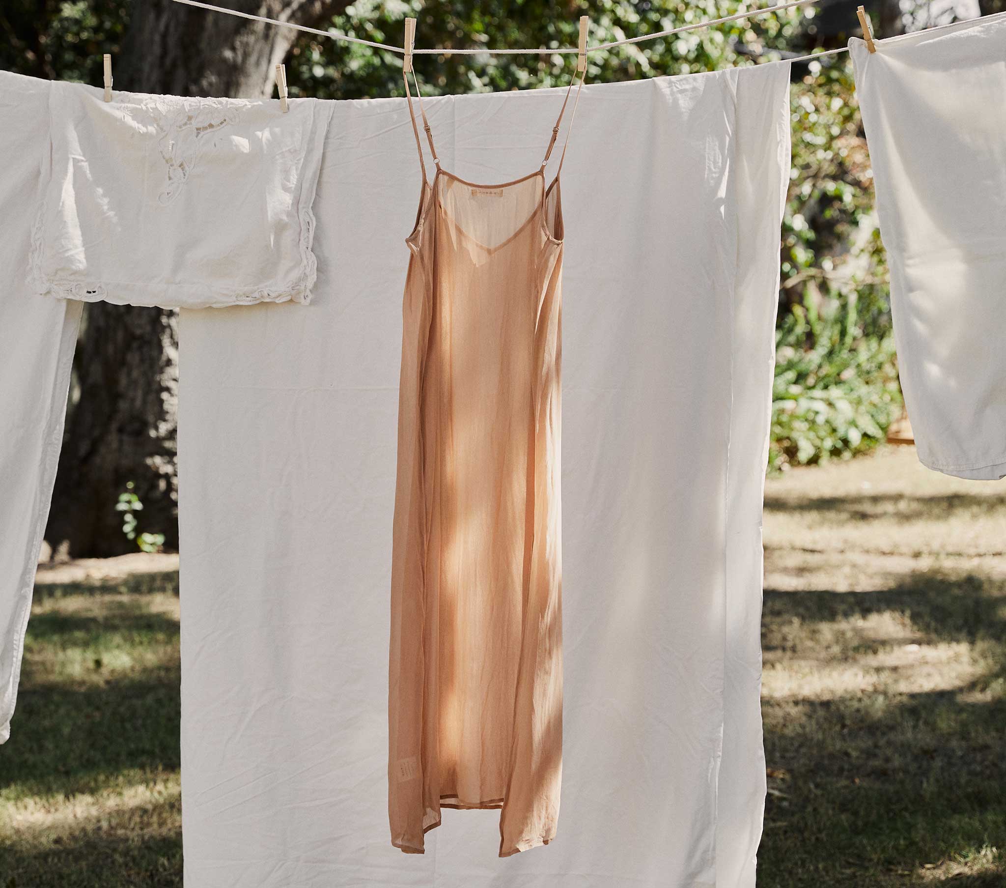 DOEN - LONG DEEP V - NECK SLIP - Image 3
