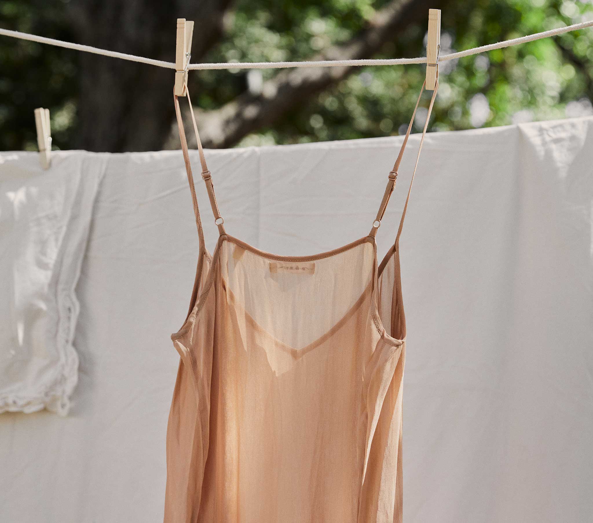 DOEN - LONG DEEP V - NECK SLIP - Image 4