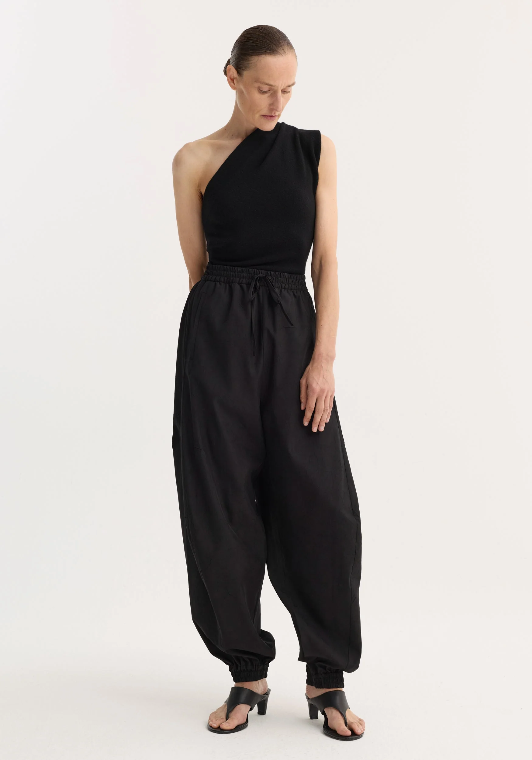 ROHE - Balloon track pants | black