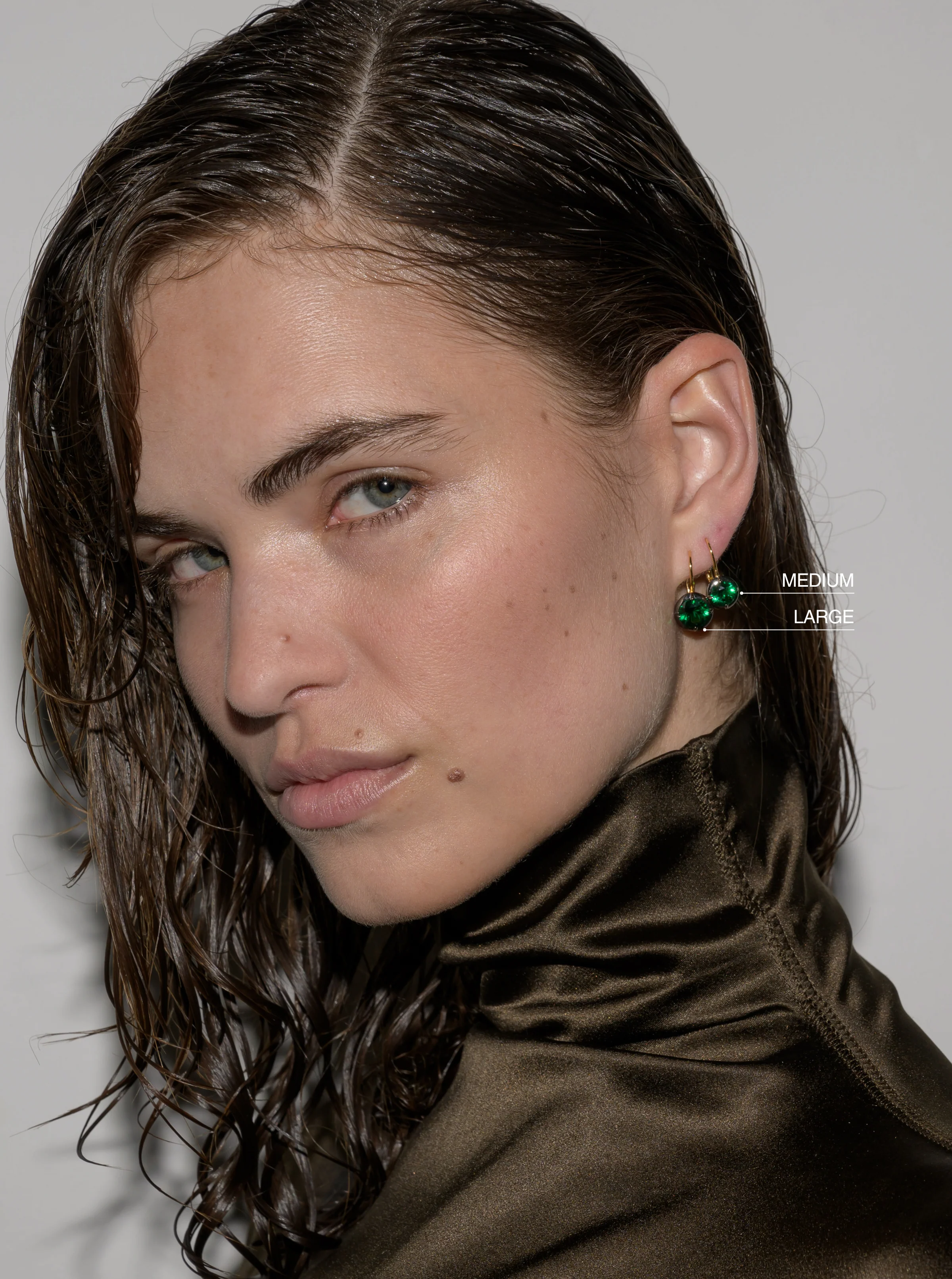 Dorsey - LUCIEN LATCHBACK EARRINGS IN NANO EMERALD - Image 3