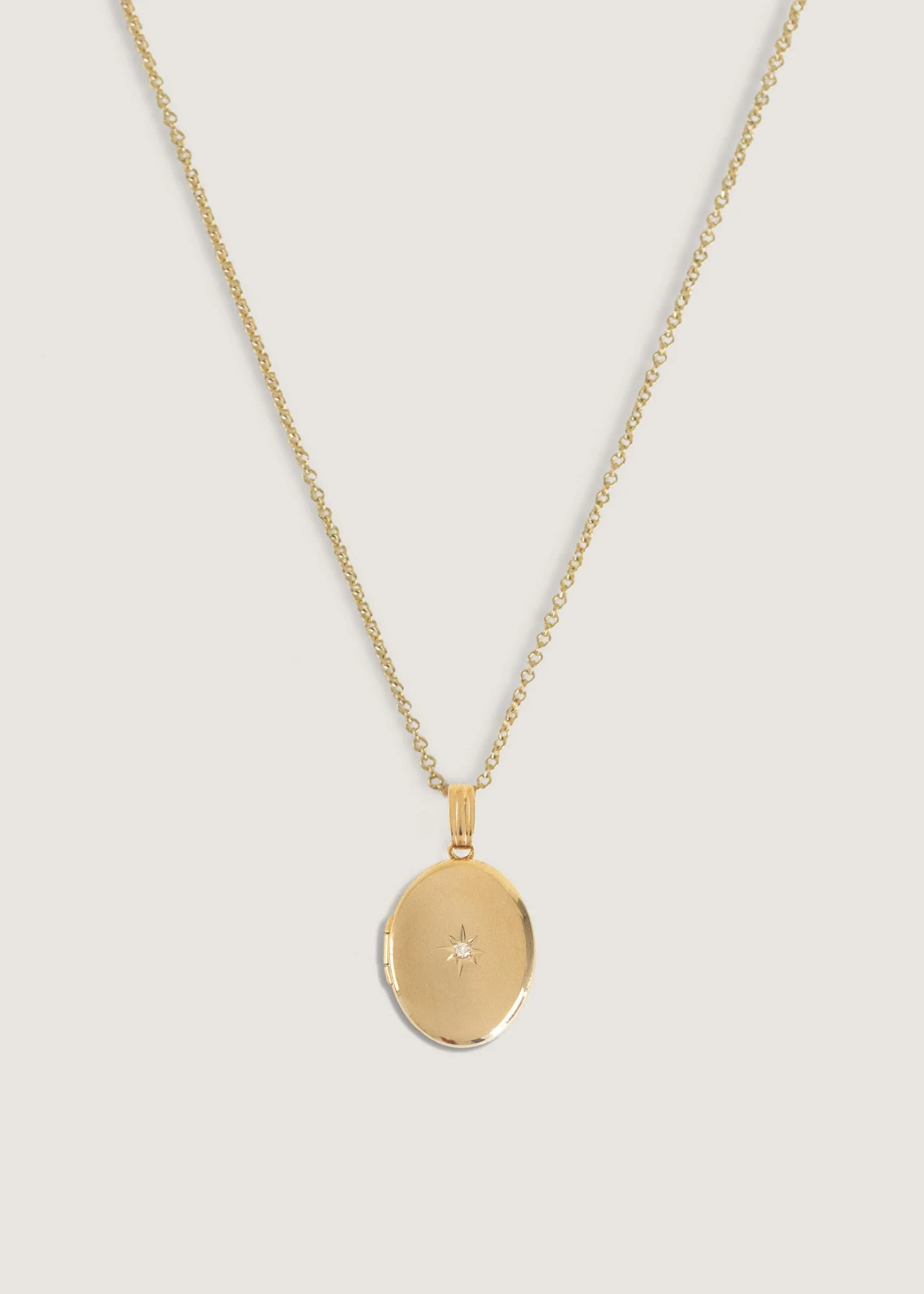Kinn - Maison Oval Locket Necklace Diamond