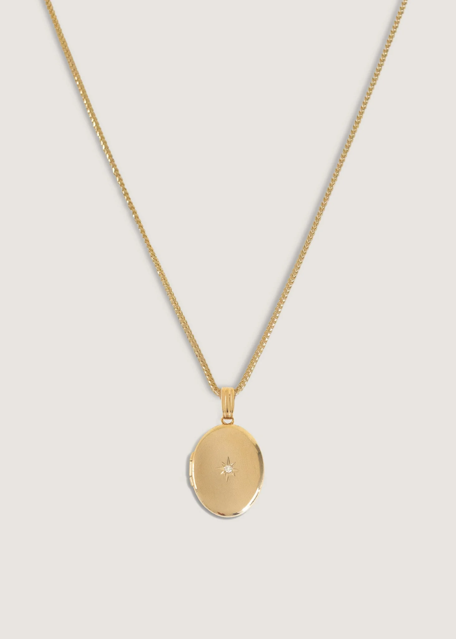 Kinn - Maison Oval Locket Necklace Diamond - Image 4