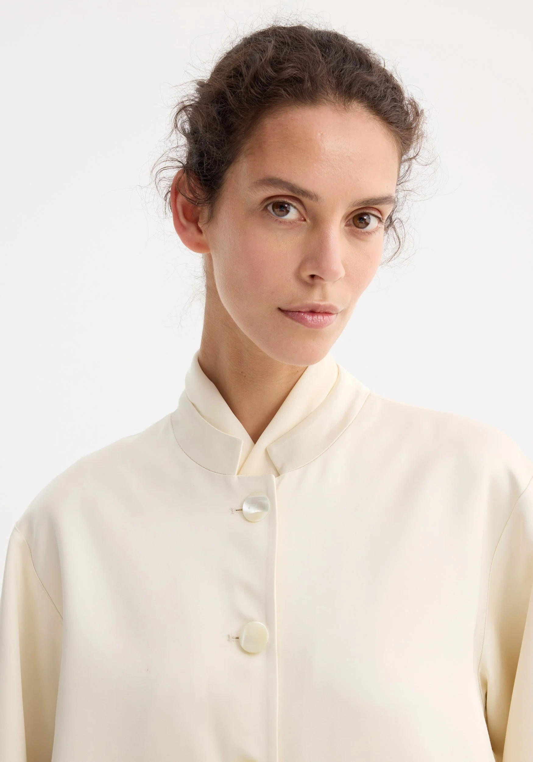 ROHE - Mandarin pearl button satin jacket | cream - Image 5