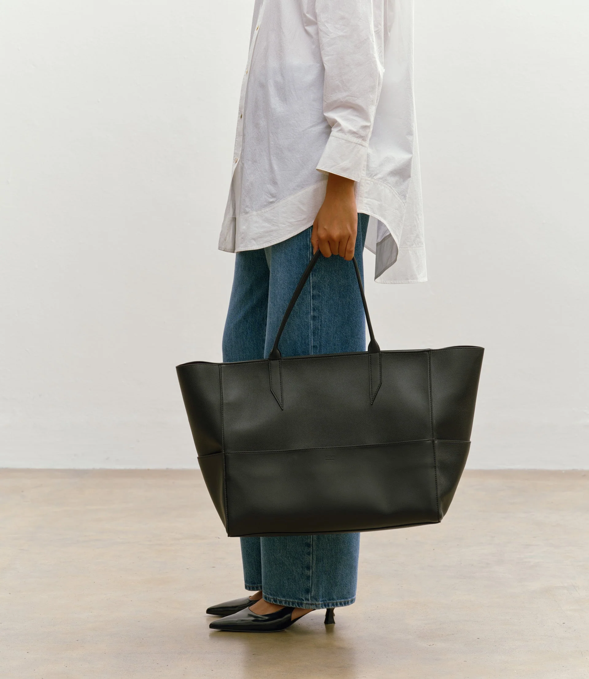 Metier - Incognito 42 Cabas Bag Smooth Calfskin Black - Image 5