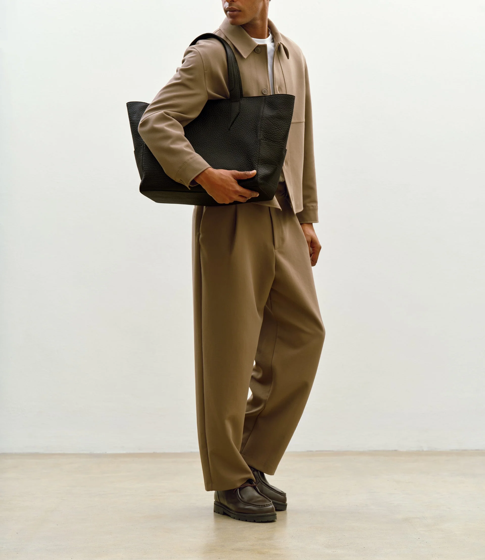 Metier - Passerby East - West Full Grain Cacao - Image 5