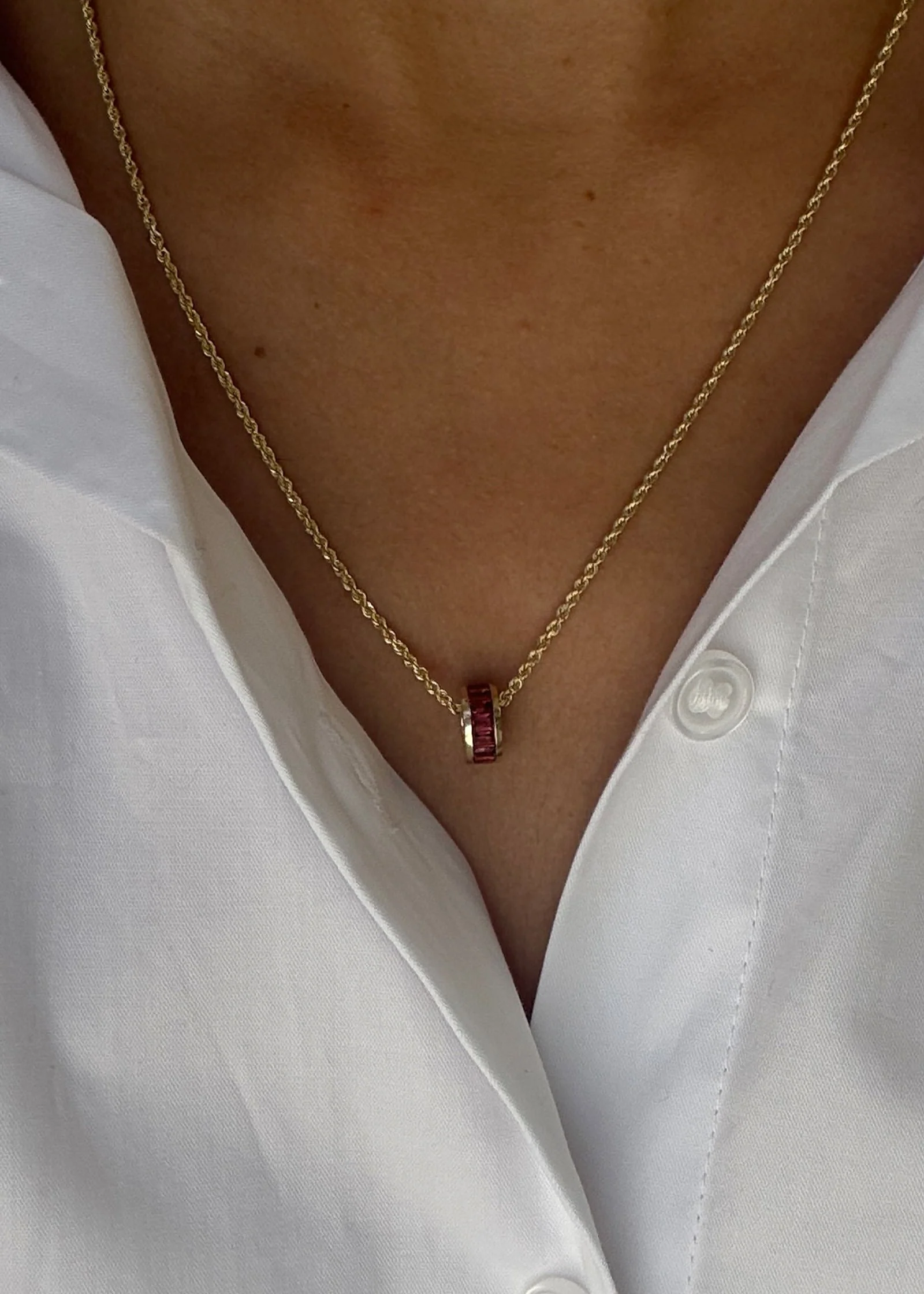Kinn - Milestone Baguette Birthstone Charm Garnet - Image 2