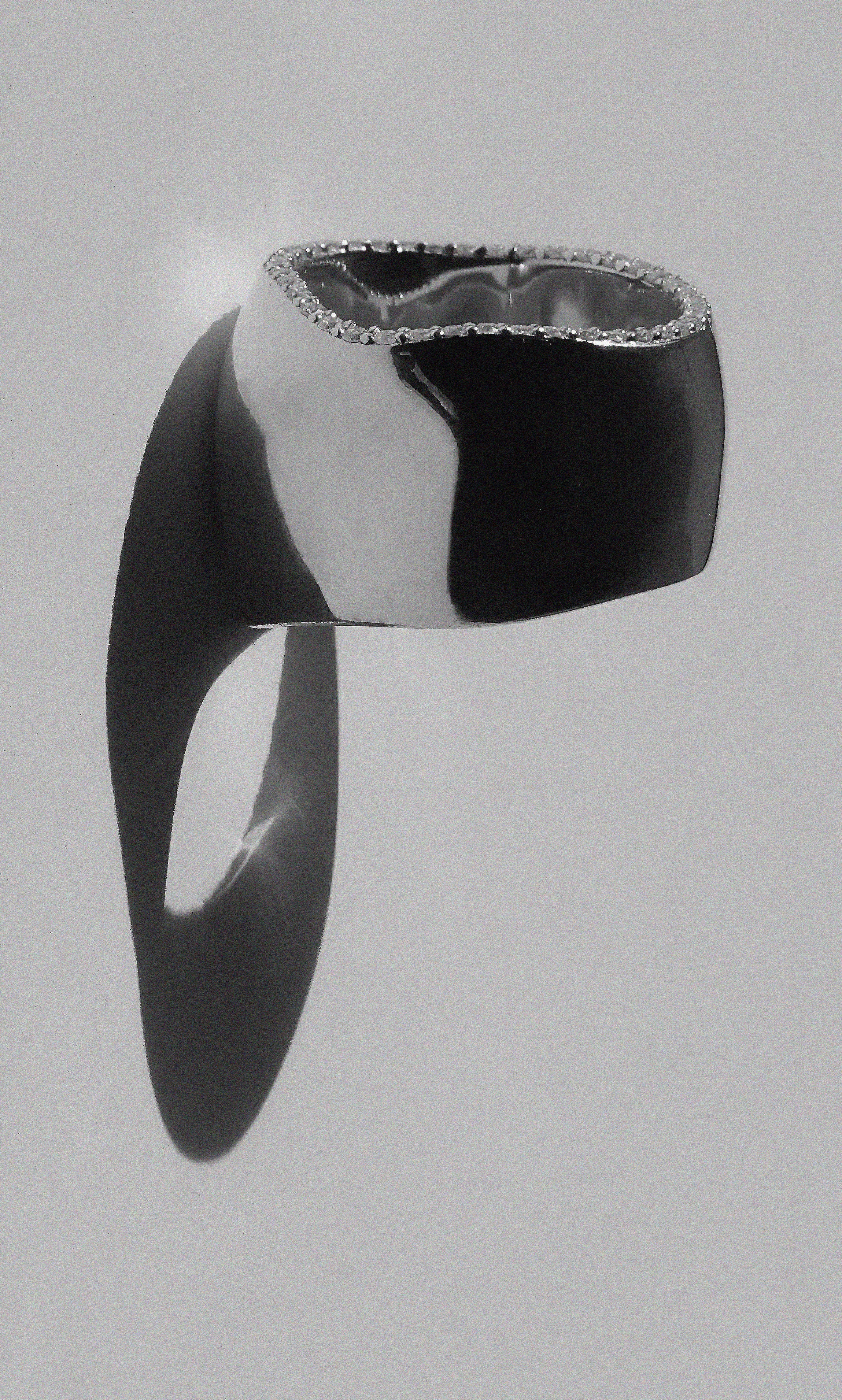 Kinn - Mira Sculptural Cigar Band Ring Diamond Silver - Image 3