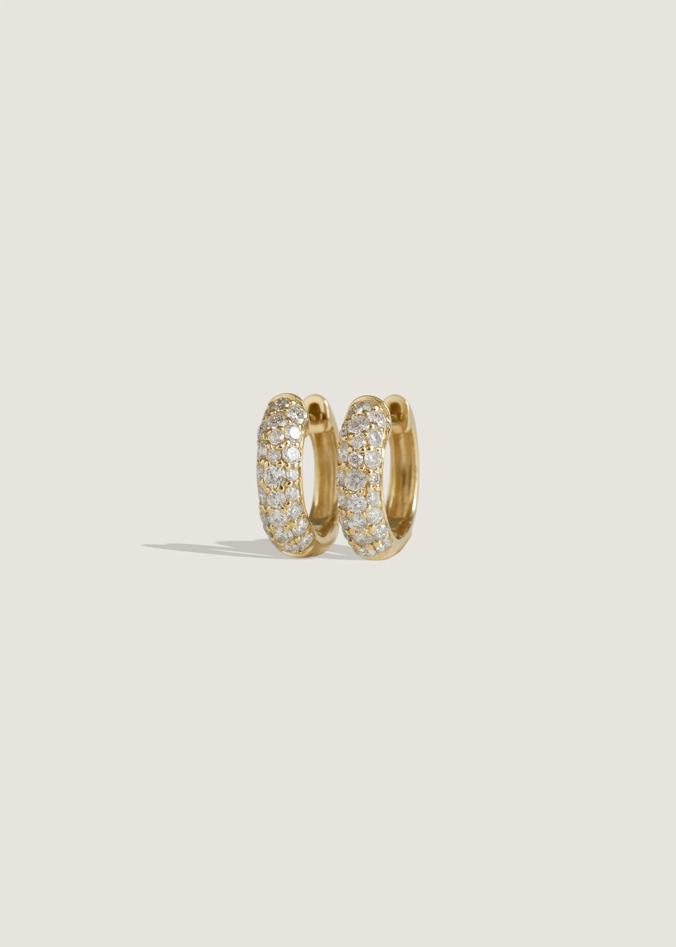 Kinn - Pavé Dome Huggie Earrings Diamond