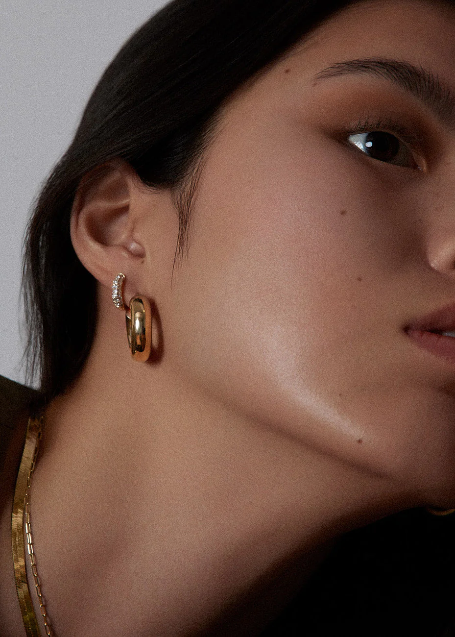 Kinn - Pavé Dome Huggie Earrings Diamond - Image 5