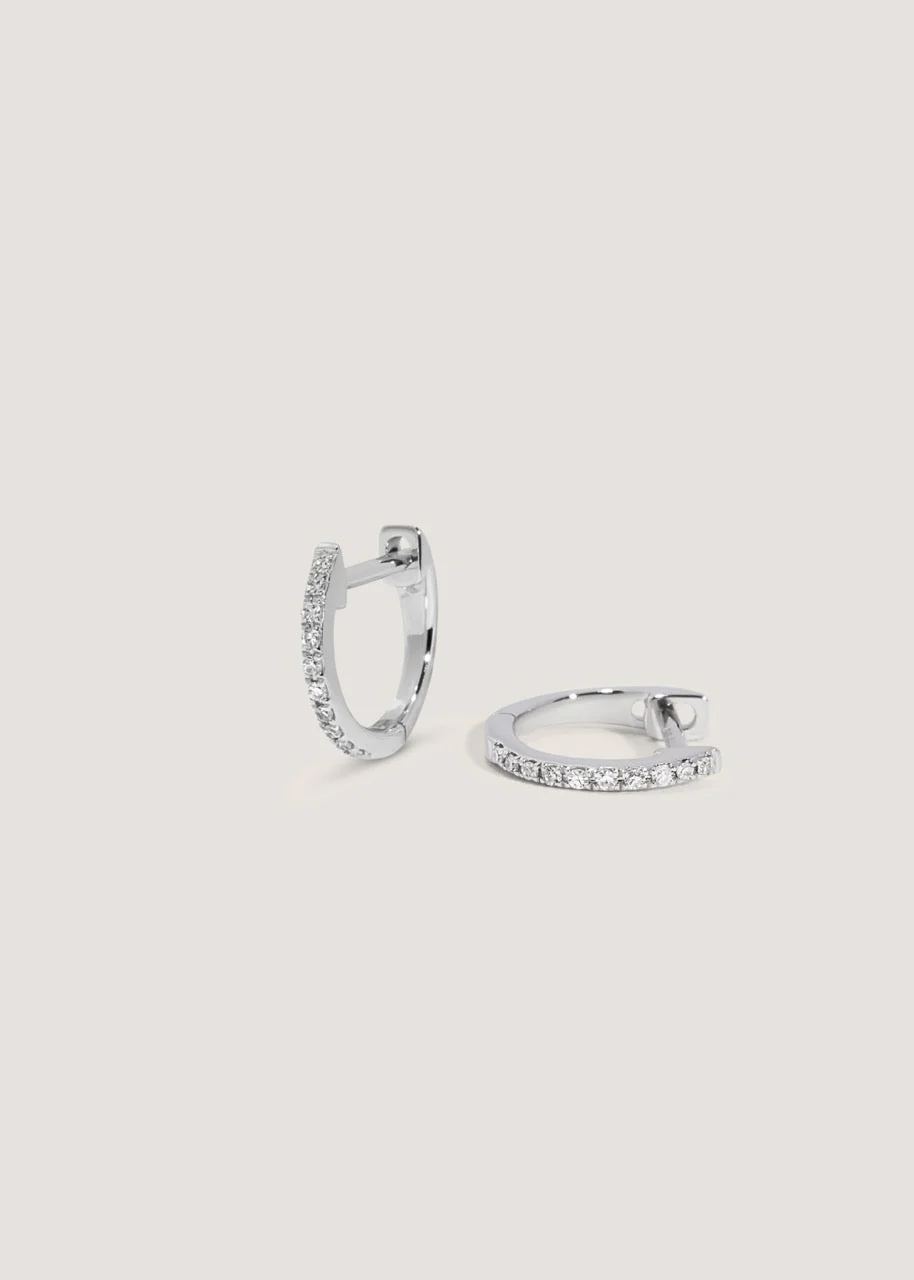 Kinn - Pavé Huggie Earrings White Gold - Image 4